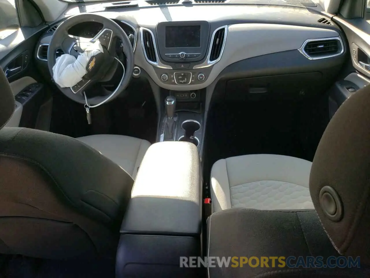8 Photograph of a damaged car 2GNAXSEVXL6275376 CHEVROLET EQUINOX 2020
