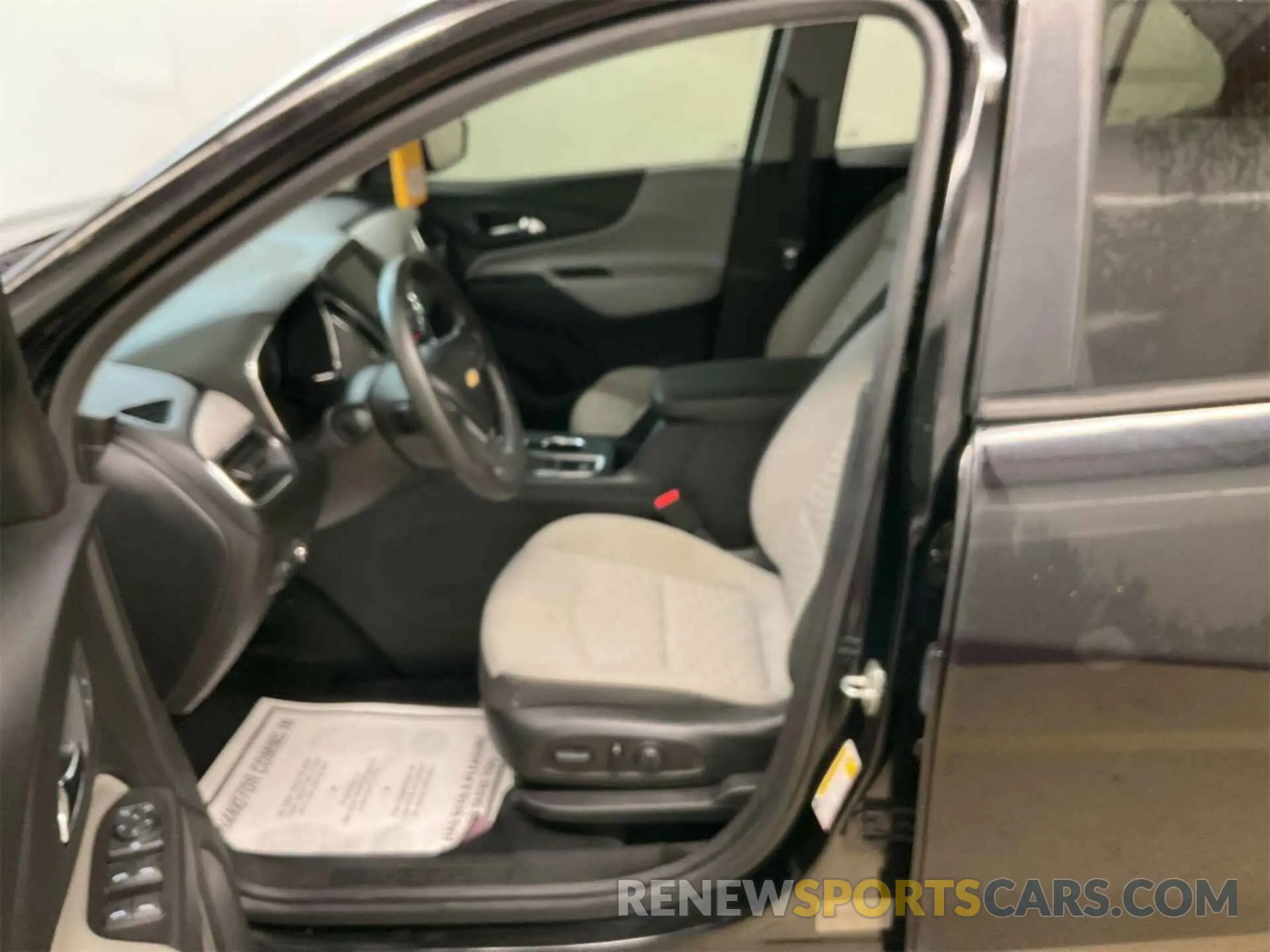 11 Photograph of a damaged car 2GNAXSEVXL6279458 CHEVROLET EQUINOX 2020