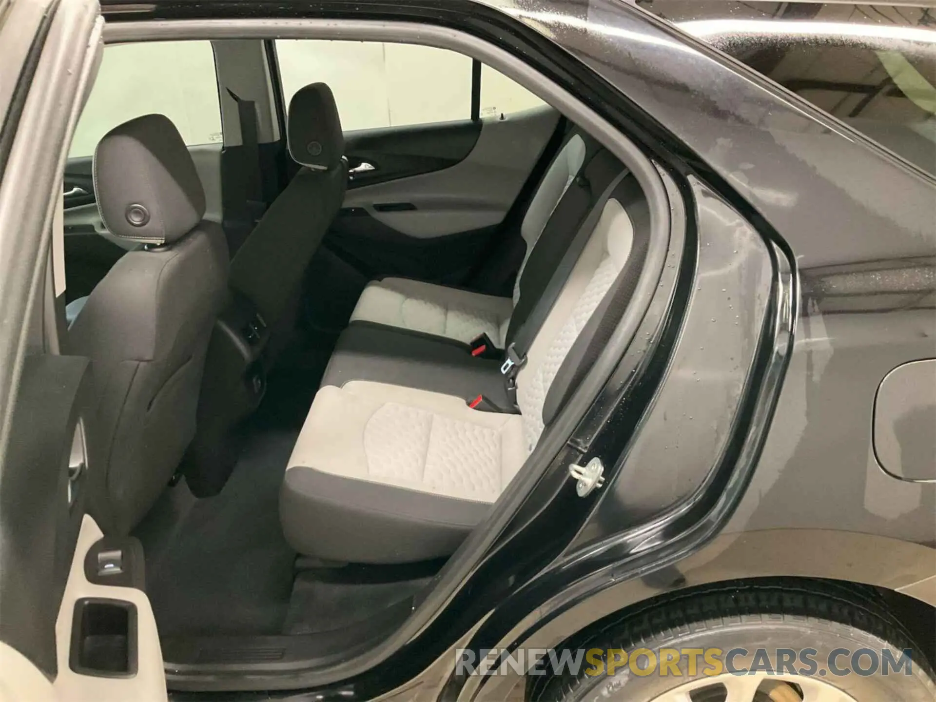 16 Photograph of a damaged car 2GNAXSEVXL6279458 CHEVROLET EQUINOX 2020