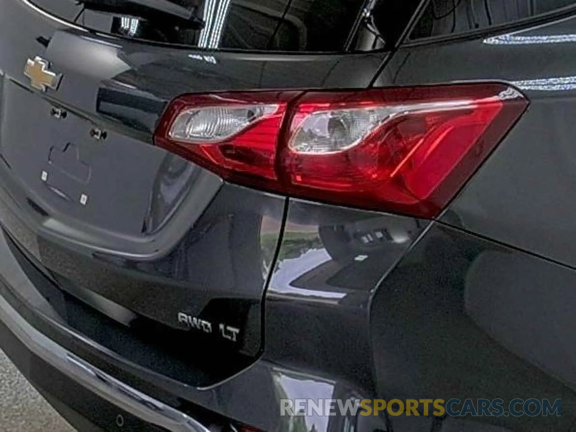 18 Photograph of a damaged car 2GNAXTEV0L6230436 CHEVROLET EQUINOX 2020