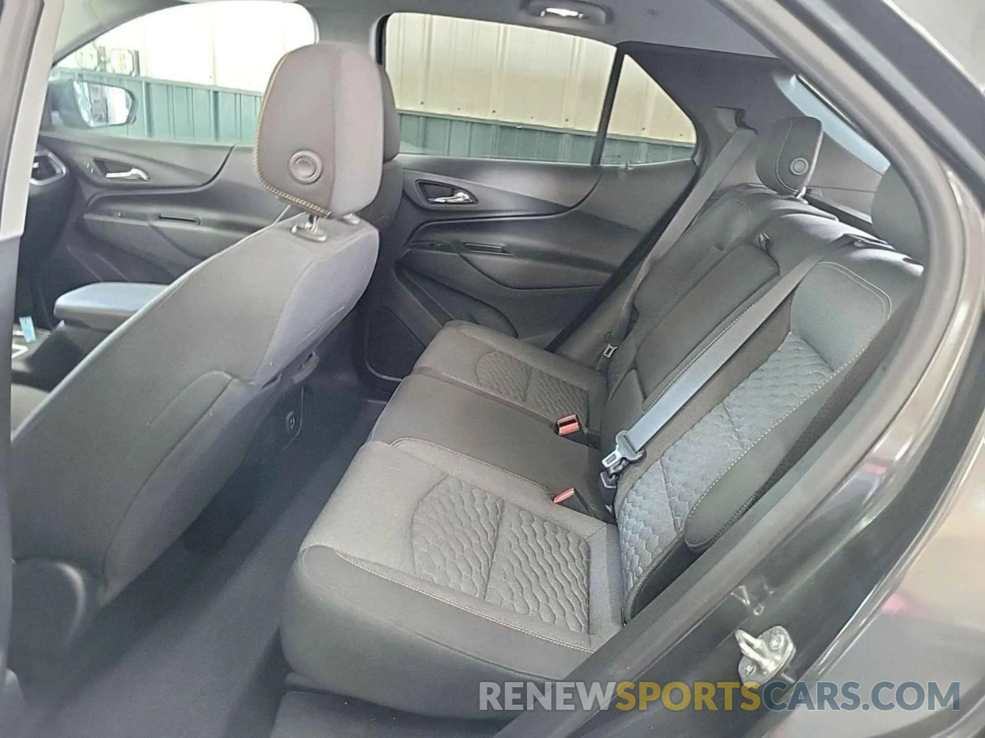31 Photograph of a damaged car 2GNAXTEV0L6230436 CHEVROLET EQUINOX 2020