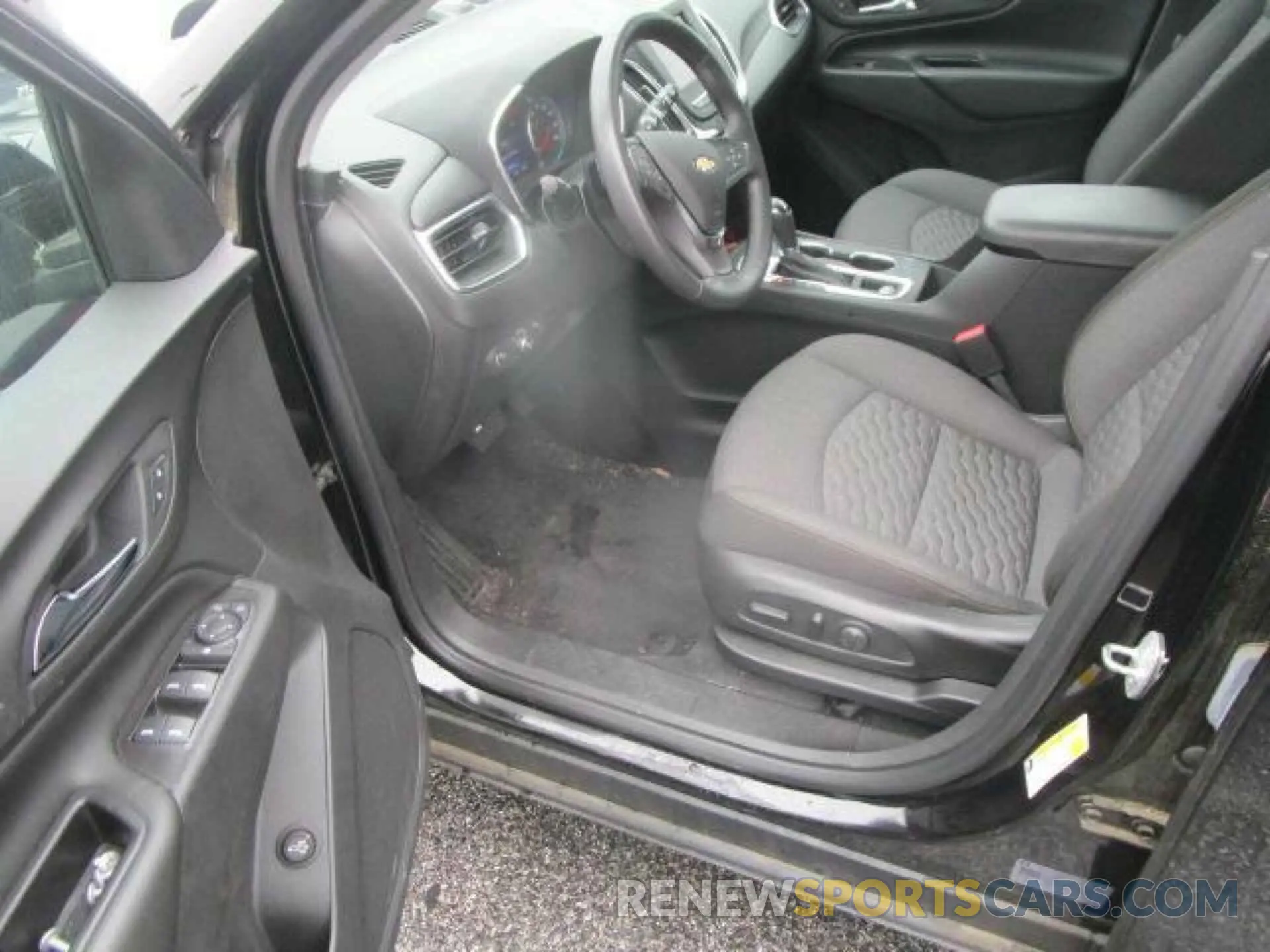 4 Photograph of a damaged car 2GNAXTEV0L6258267 CHEVROLET EQUINOX 2020
