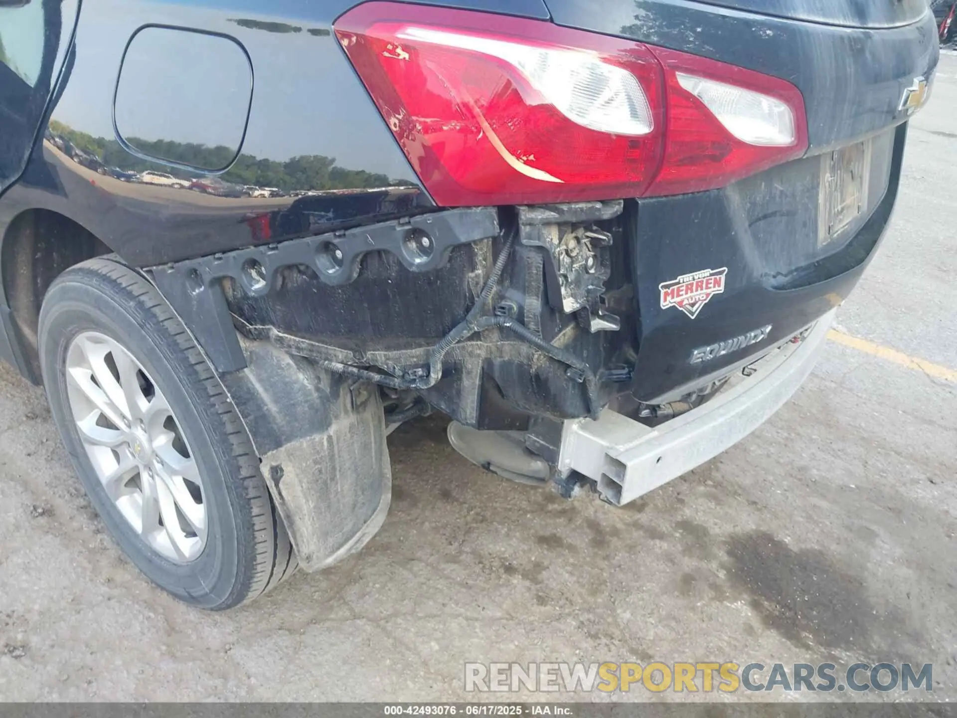 18 Photograph of a damaged car 2GNAXTEV0L6282990 CHEVROLET EQUINOX 2020