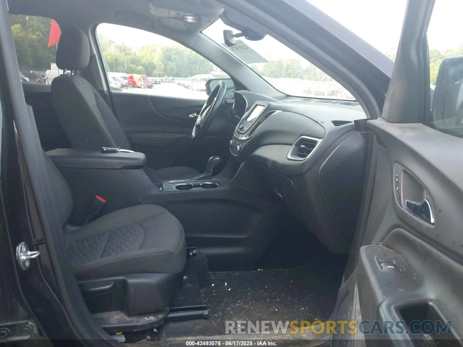 5 Photograph of a damaged car 2GNAXTEV0L6282990 CHEVROLET EQUINOX 2020