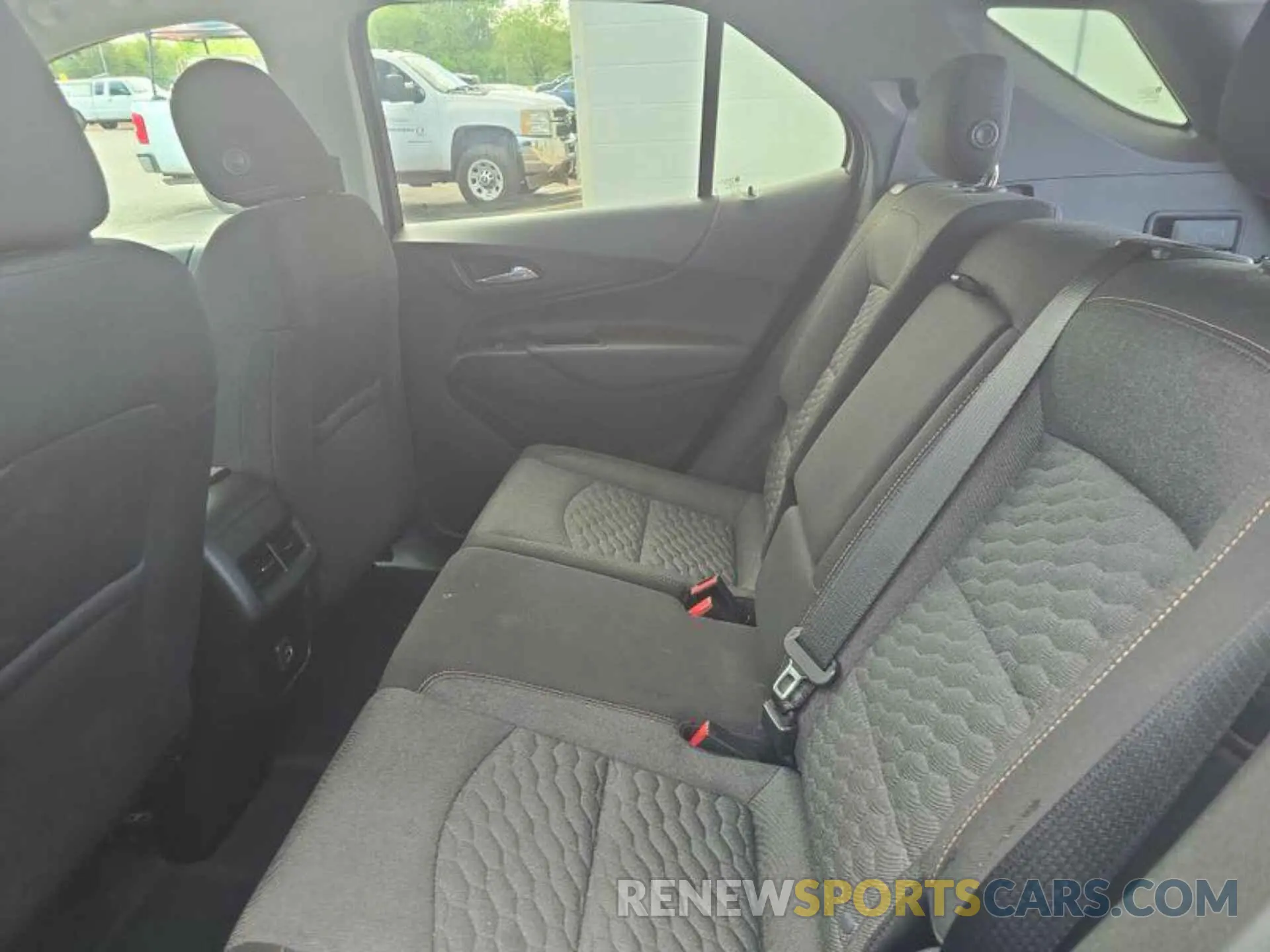6 Photograph of a damaged car 2GNAXTEV1L6152040 CHEVROLET EQUINOX 2020