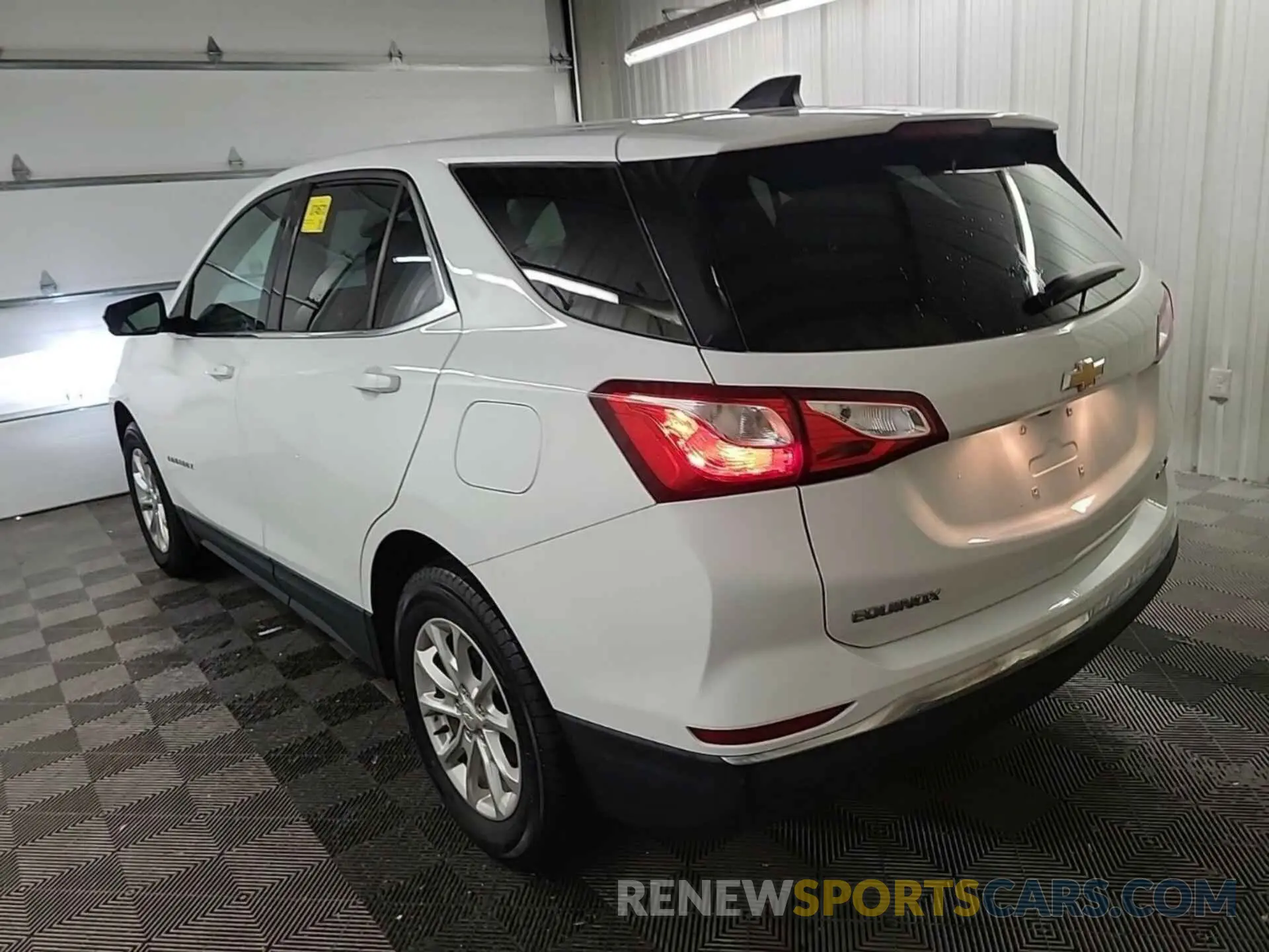 10 Photograph of a damaged car 2GNAXTEV1L6156735 CHEVROLET EQUINOX 2020