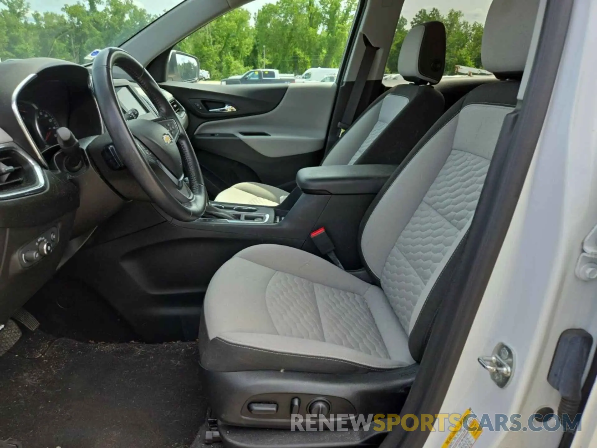15 Photograph of a damaged car 2GNAXTEV1L6156735 CHEVROLET EQUINOX 2020