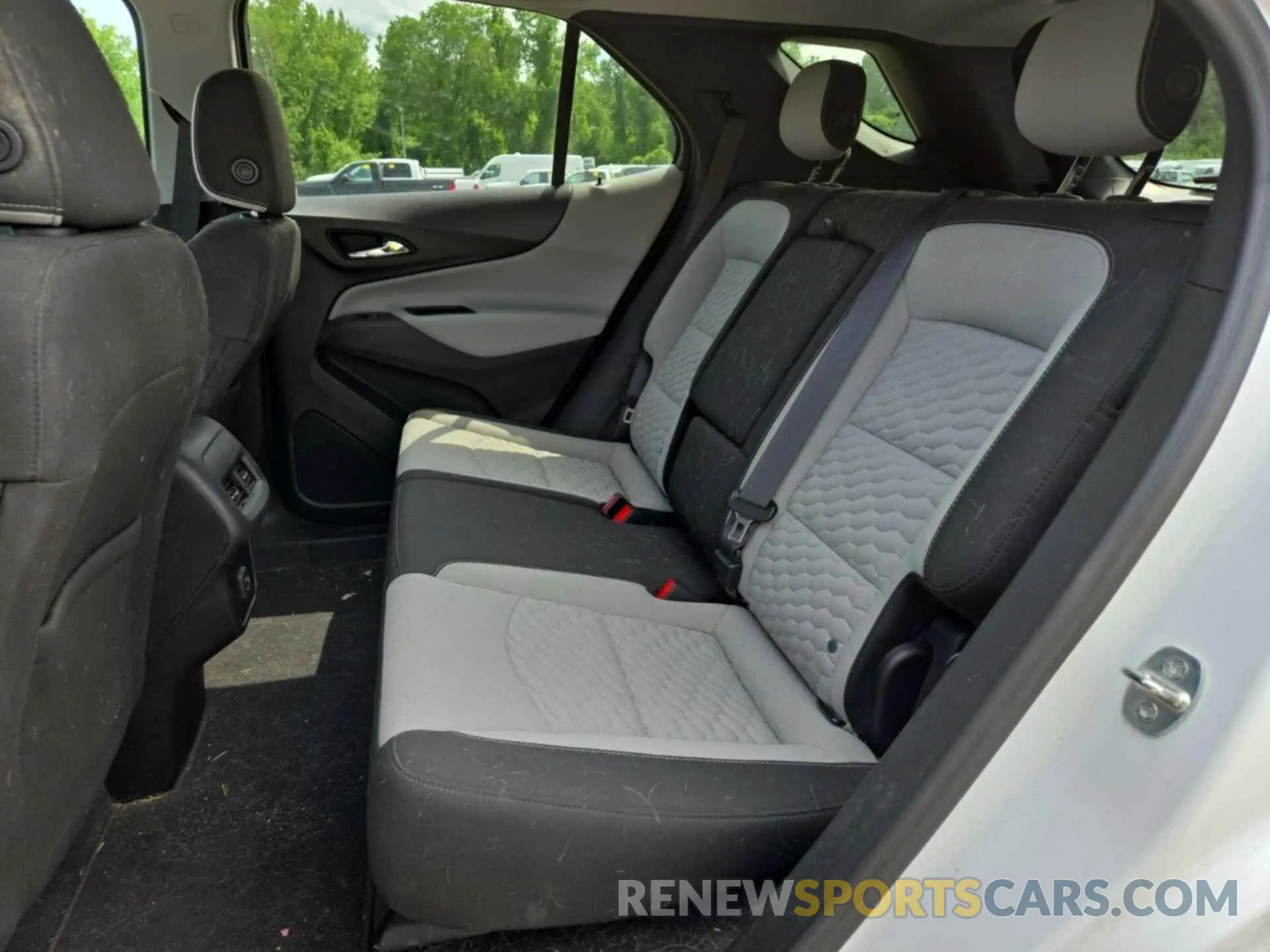 16 Photograph of a damaged car 2GNAXTEV1L6156735 CHEVROLET EQUINOX 2020