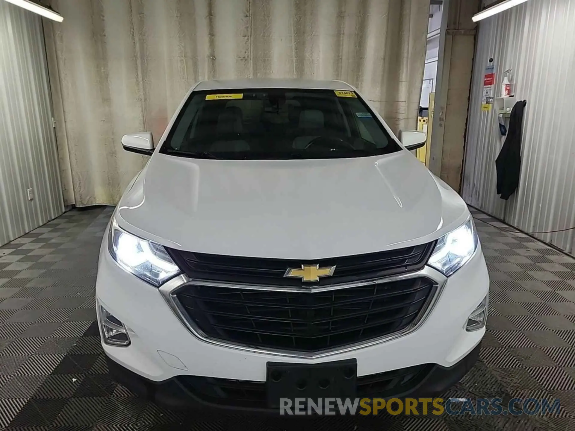 2 Photograph of a damaged car 2GNAXTEV1L6156735 CHEVROLET EQUINOX 2020