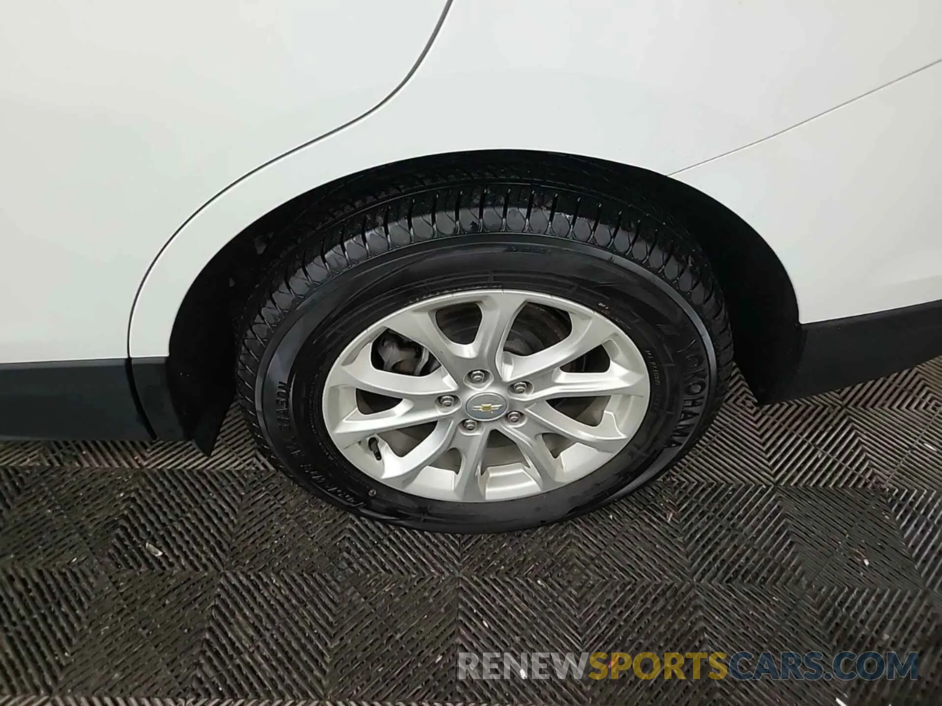 21 Photograph of a damaged car 2GNAXTEV1L6156735 CHEVROLET EQUINOX 2020