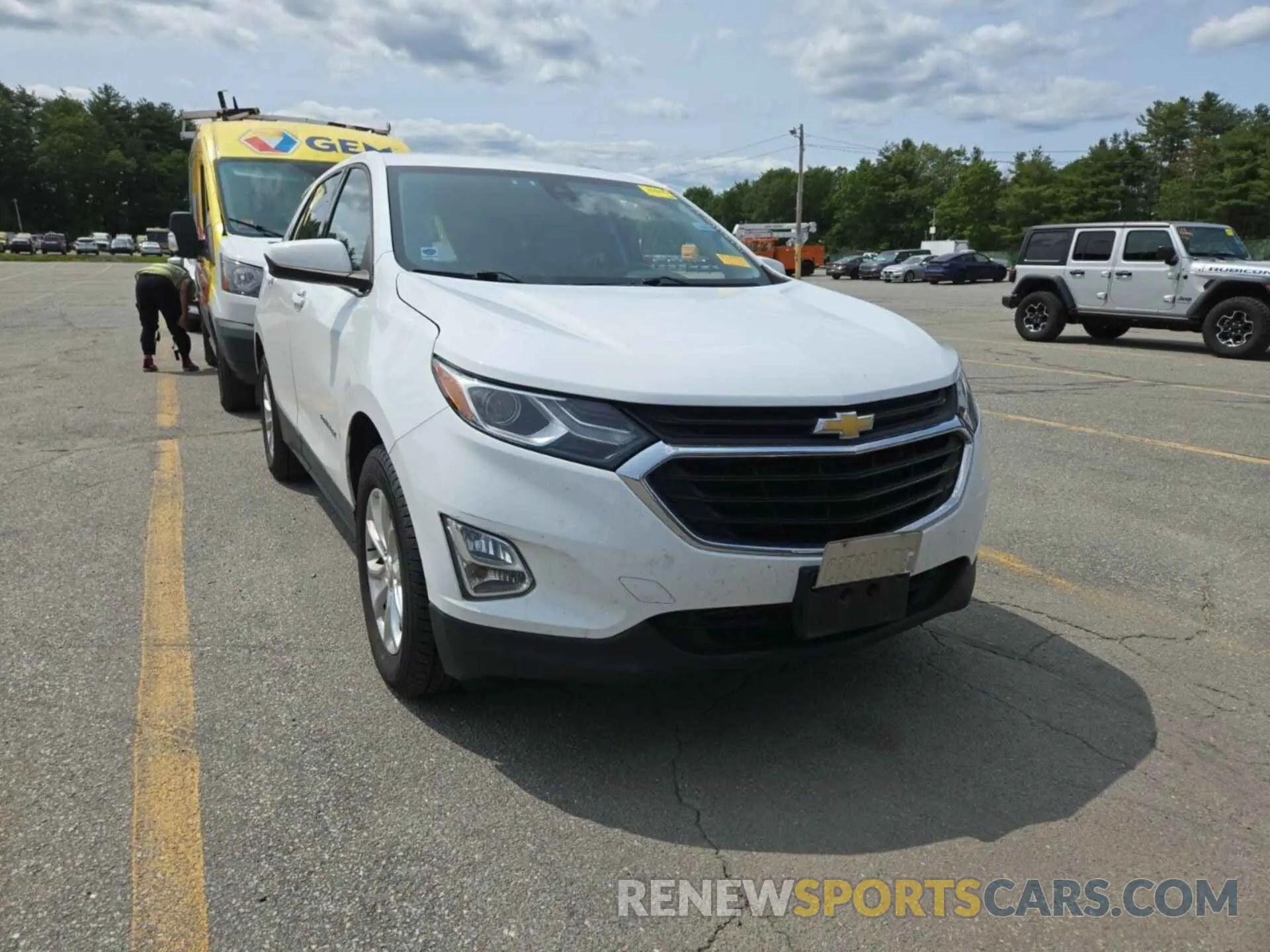 28 Photograph of a damaged car 2GNAXTEV1L6156735 CHEVROLET EQUINOX 2020