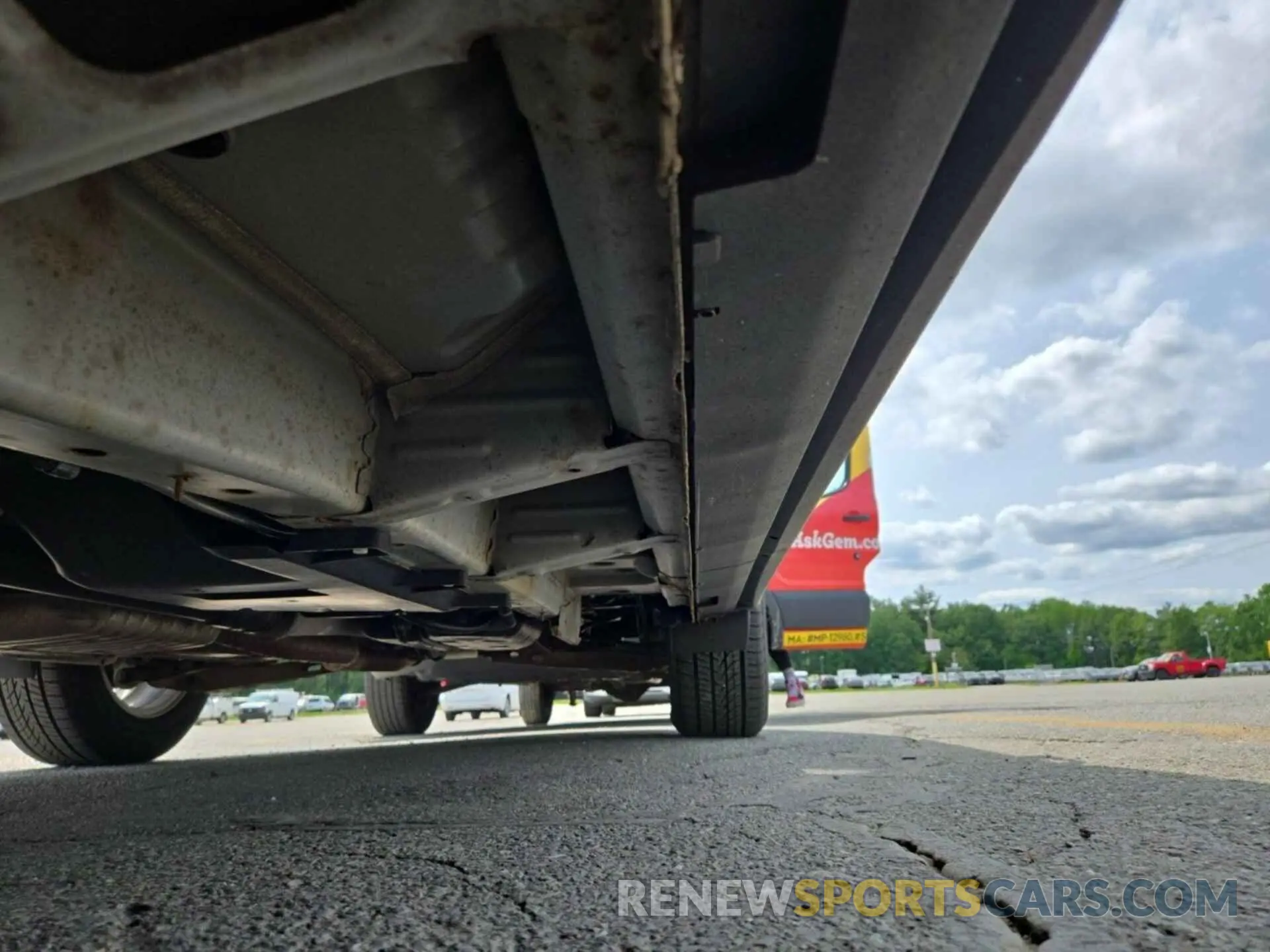 43 Photograph of a damaged car 2GNAXTEV1L6156735 CHEVROLET EQUINOX 2020