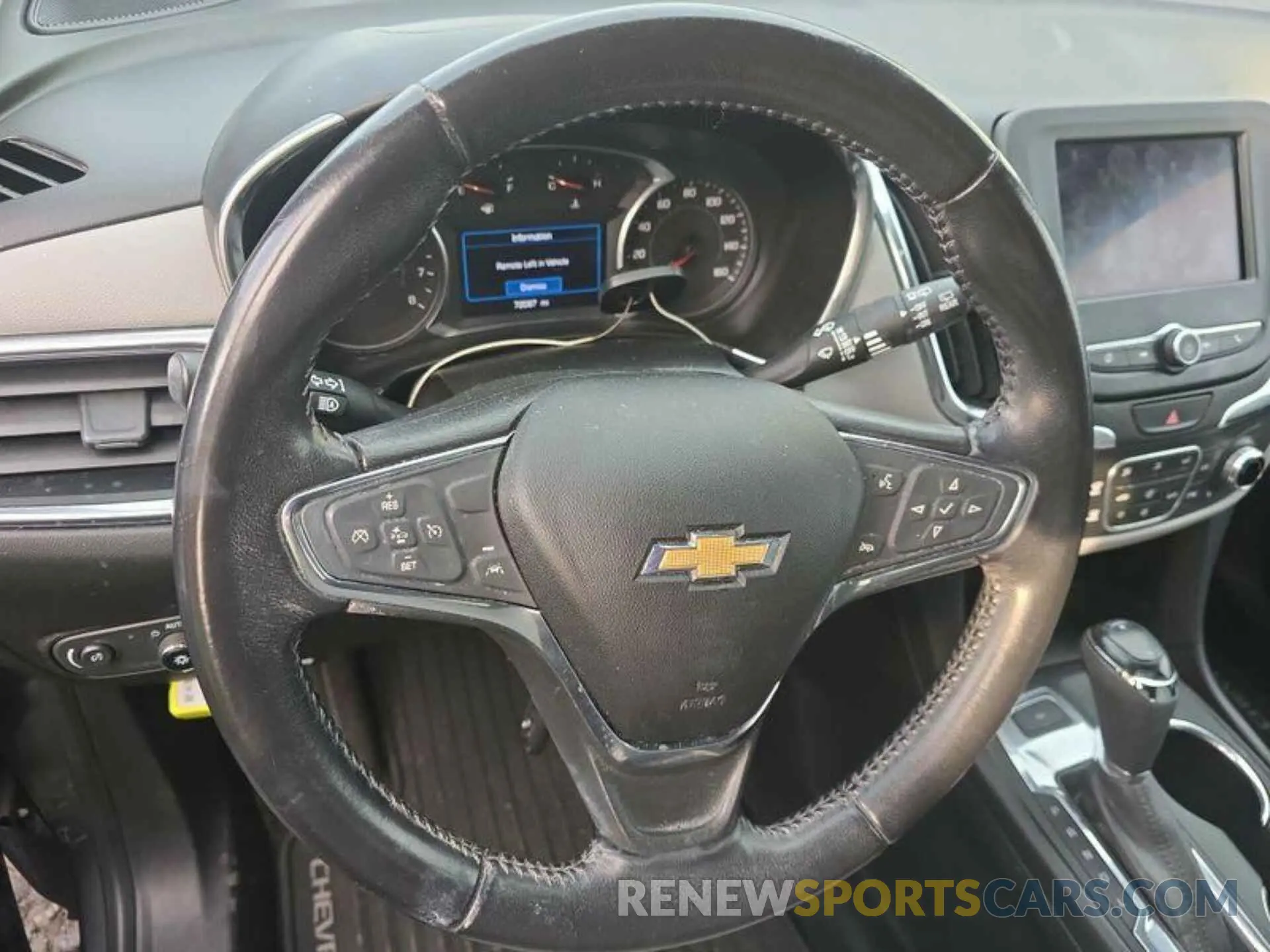 28 Photograph of a damaged car 2GNAXTEV1L6169758 CHEVROLET EQUINOX 2020
