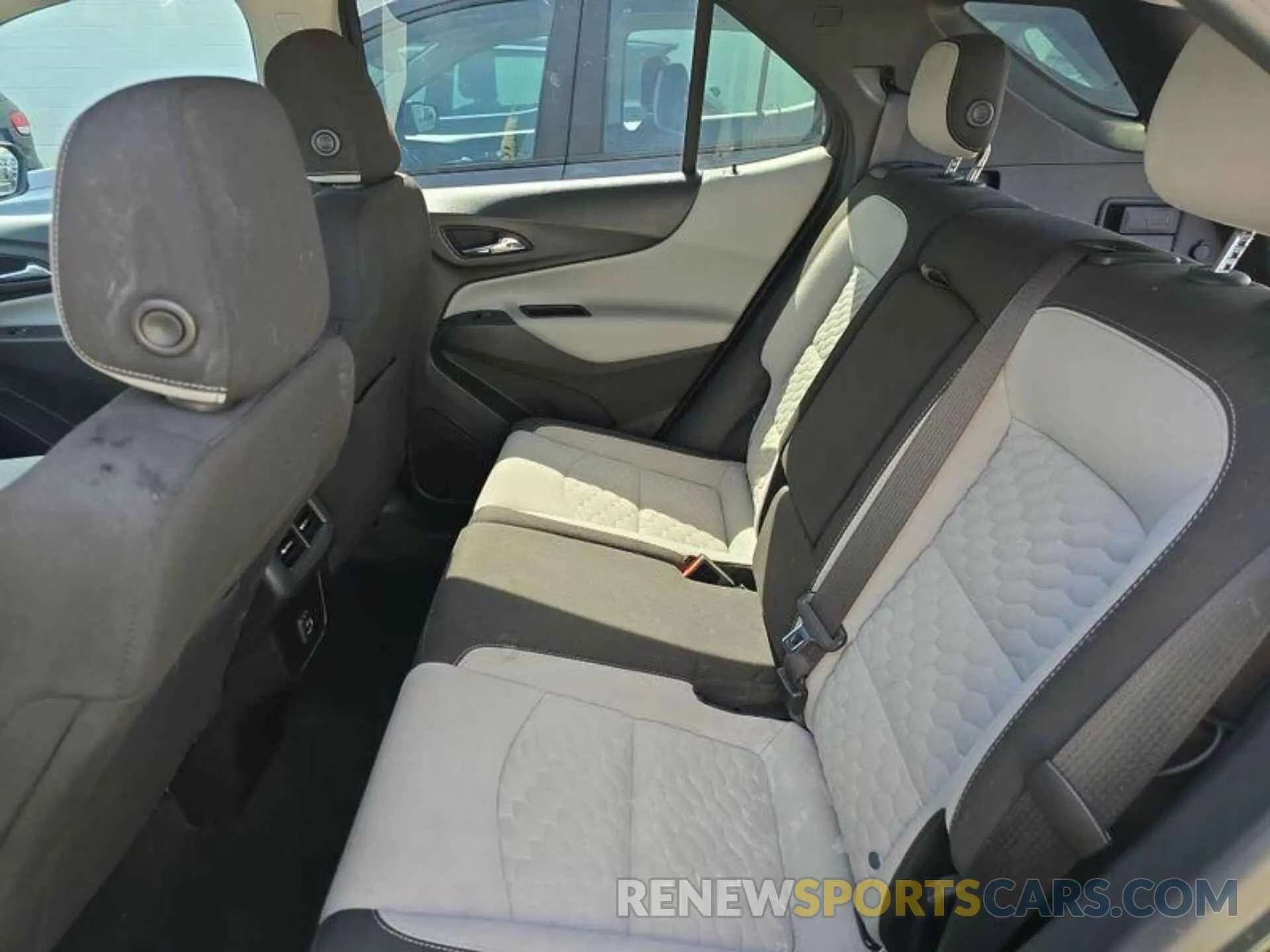 6 Photograph of a damaged car 2GNAXTEV1L6169758 CHEVROLET EQUINOX 2020