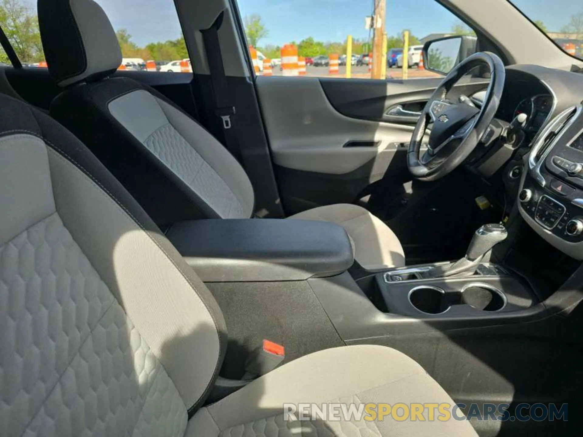 9 Photograph of a damaged car 2GNAXTEV1L6169758 CHEVROLET EQUINOX 2020