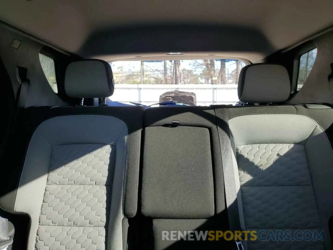 10 Photograph of a damaged car 2GNAXTEV1L6173583 CHEVROLET EQUINOX 2020