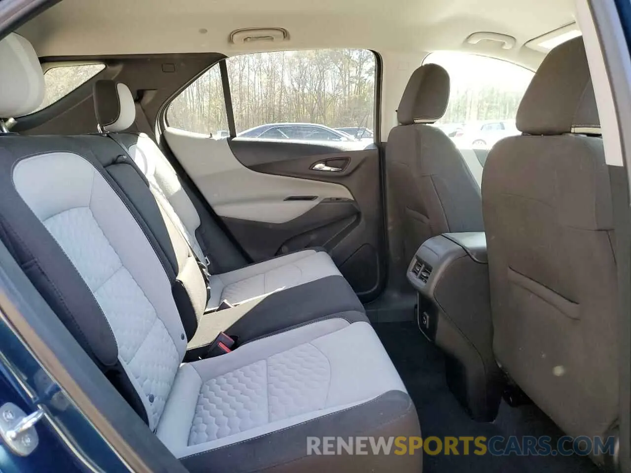 11 Photograph of a damaged car 2GNAXTEV1L6173583 CHEVROLET EQUINOX 2020