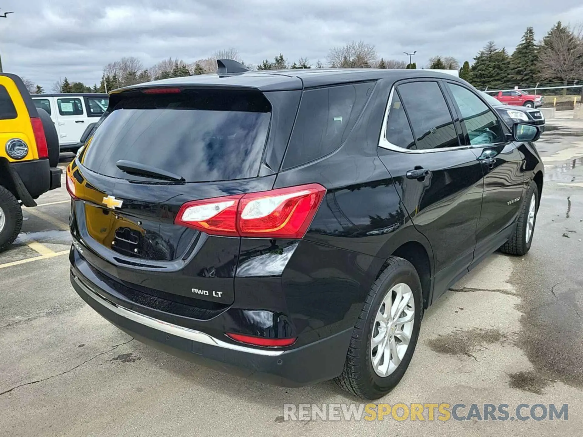 4 Photograph of a damaged car 2GNAXTEV1L6231708 CHEVROLET EQUINOX 2020