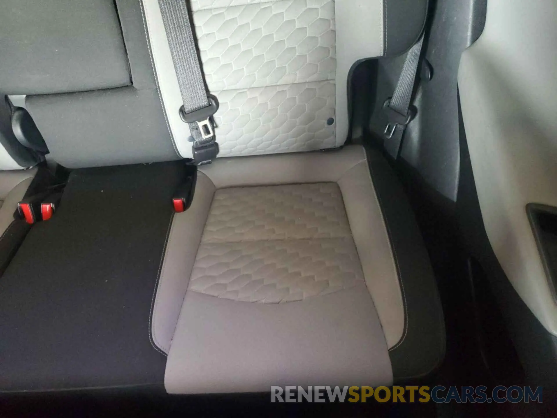 11 Photograph of a damaged car 2GNAXTEV1L6246502 CHEVROLET EQUINOX 2020