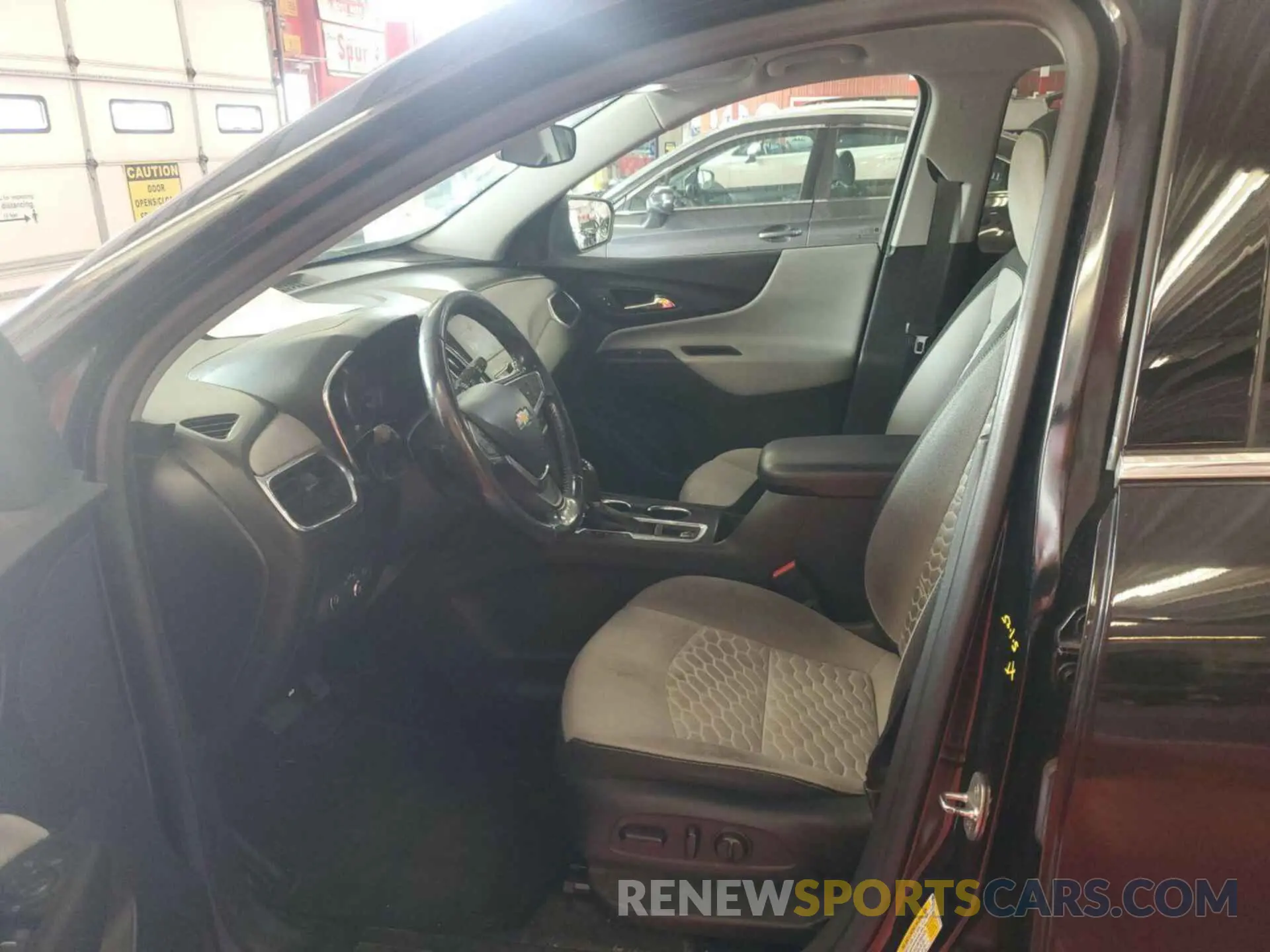 5 Photograph of a damaged car 2GNAXTEV1L6246502 CHEVROLET EQUINOX 2020