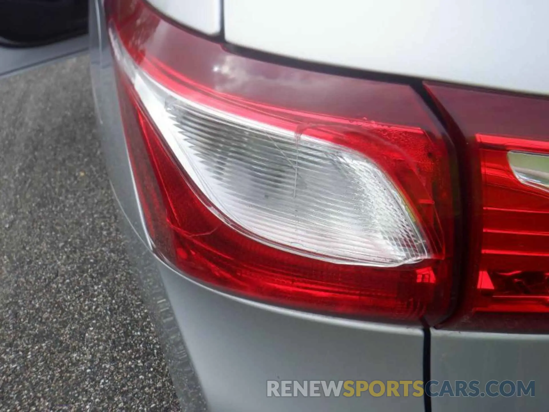 12 Photograph of a damaged car 2GNAXTEV2L6156436 CHEVROLET EQUINOX 2020