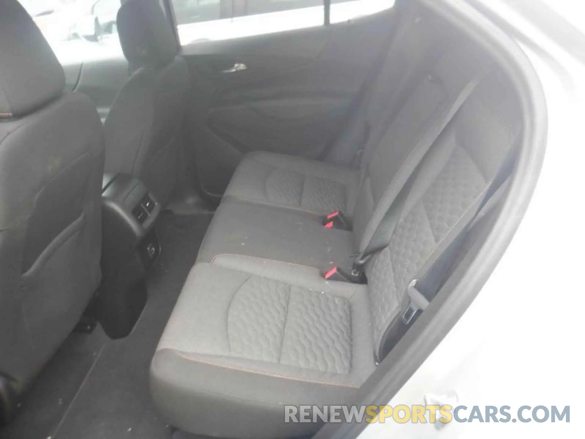 18 Photograph of a damaged car 2GNAXTEV2L6156436 CHEVROLET EQUINOX 2020