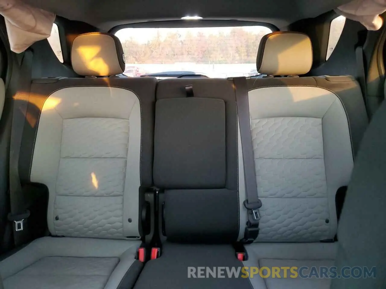 10 Photograph of a damaged car 2GNAXTEV2L6175858 CHEVROLET EQUINOX 2020