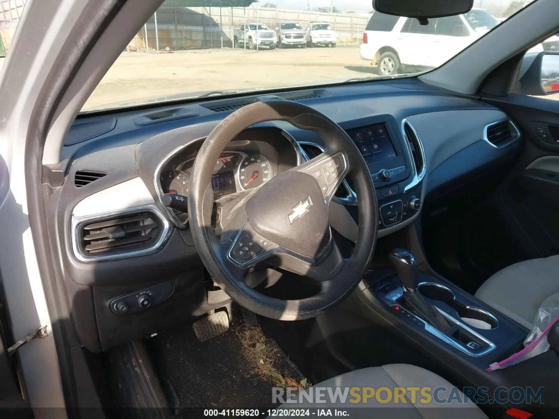 18 Photograph of a damaged car 2GNAXTEV2L6229563 CHEVROLET EQUINOX 2020