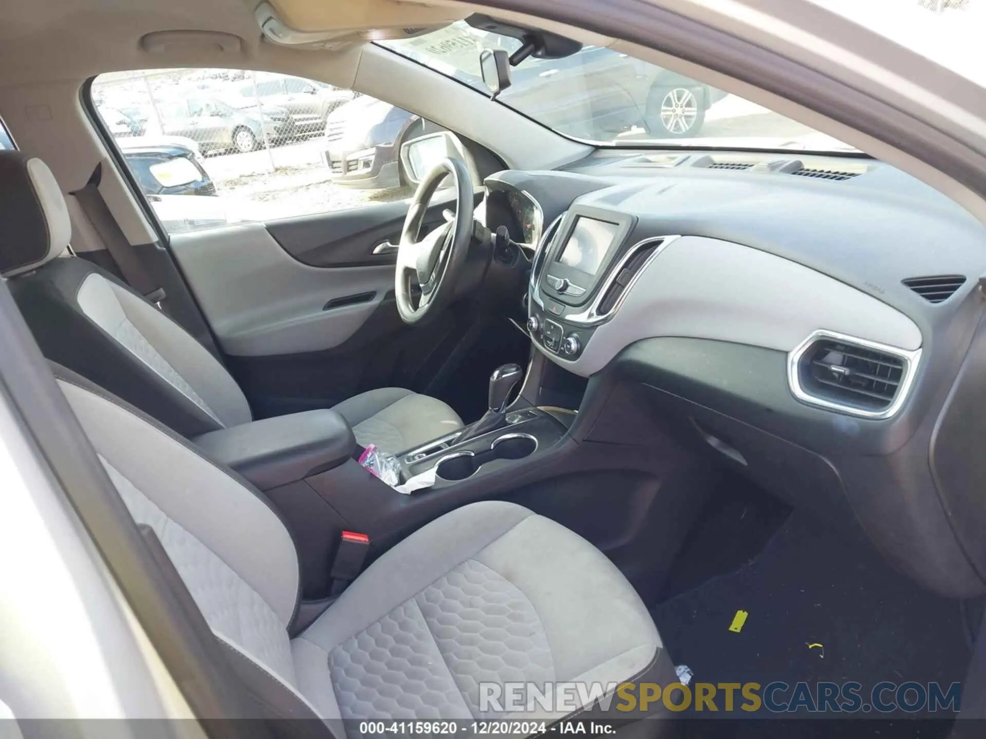 5 Photograph of a damaged car 2GNAXTEV2L6229563 CHEVROLET EQUINOX 2020