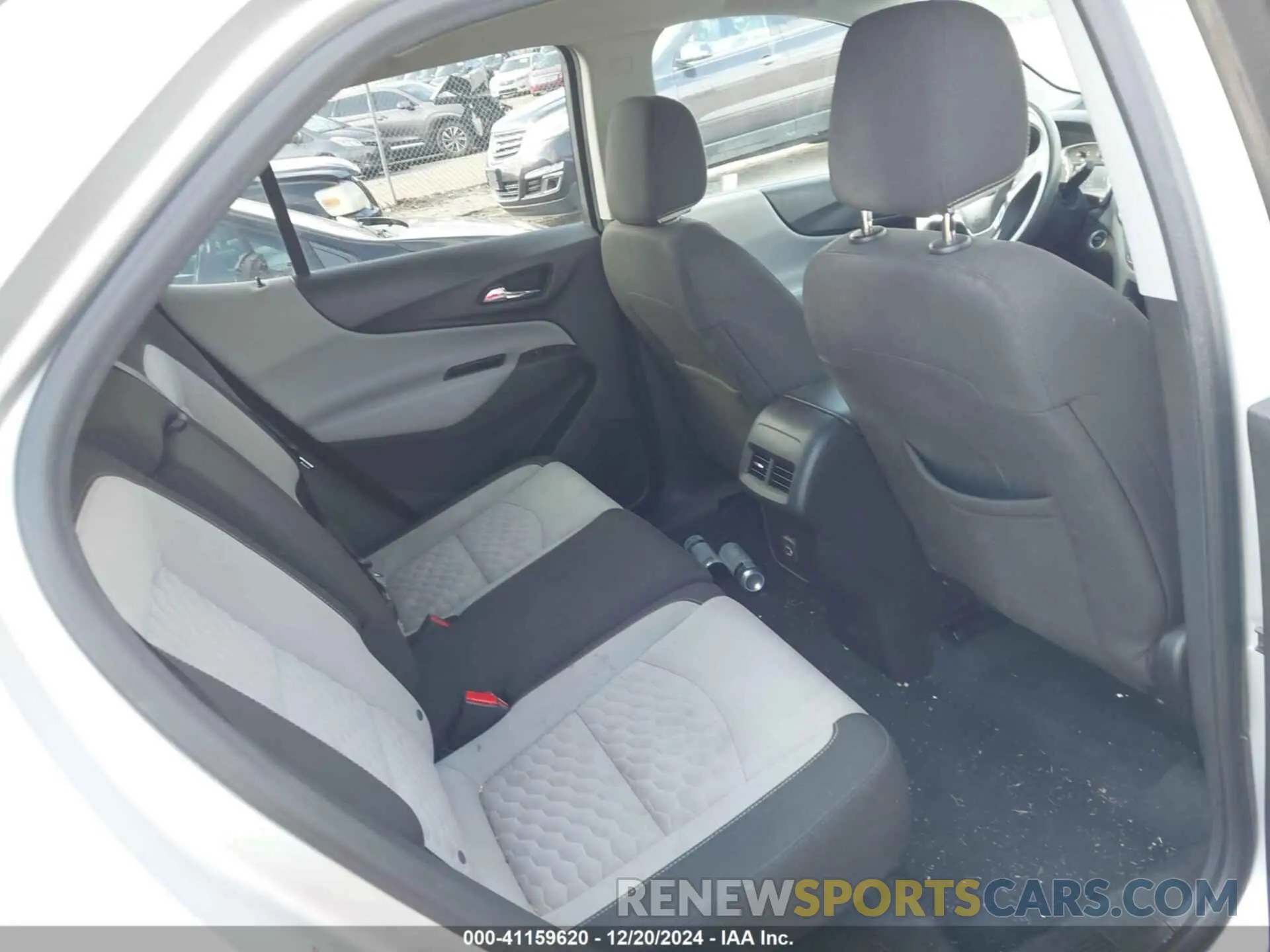 8 Photograph of a damaged car 2GNAXTEV2L6229563 CHEVROLET EQUINOX 2020