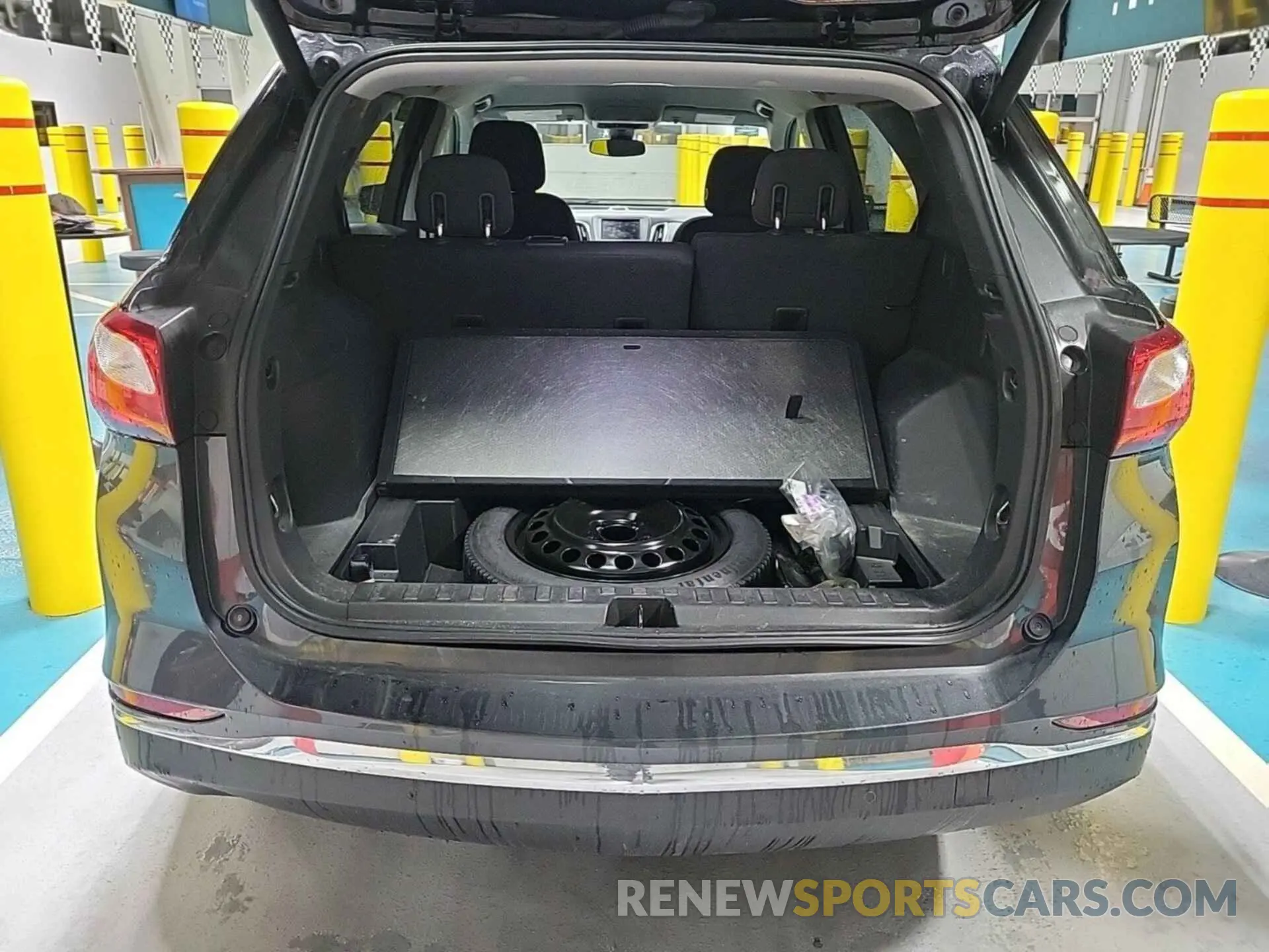 28 Photograph of a damaged car 2GNAXTEV2L6262790 CHEVROLET EQUINOX 2020