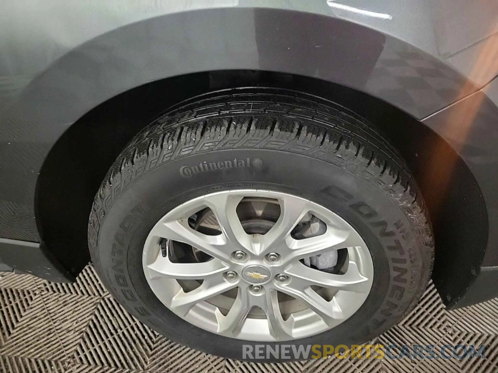 32 Photograph of a damaged car 2GNAXTEV2L6262790 CHEVROLET EQUINOX 2020