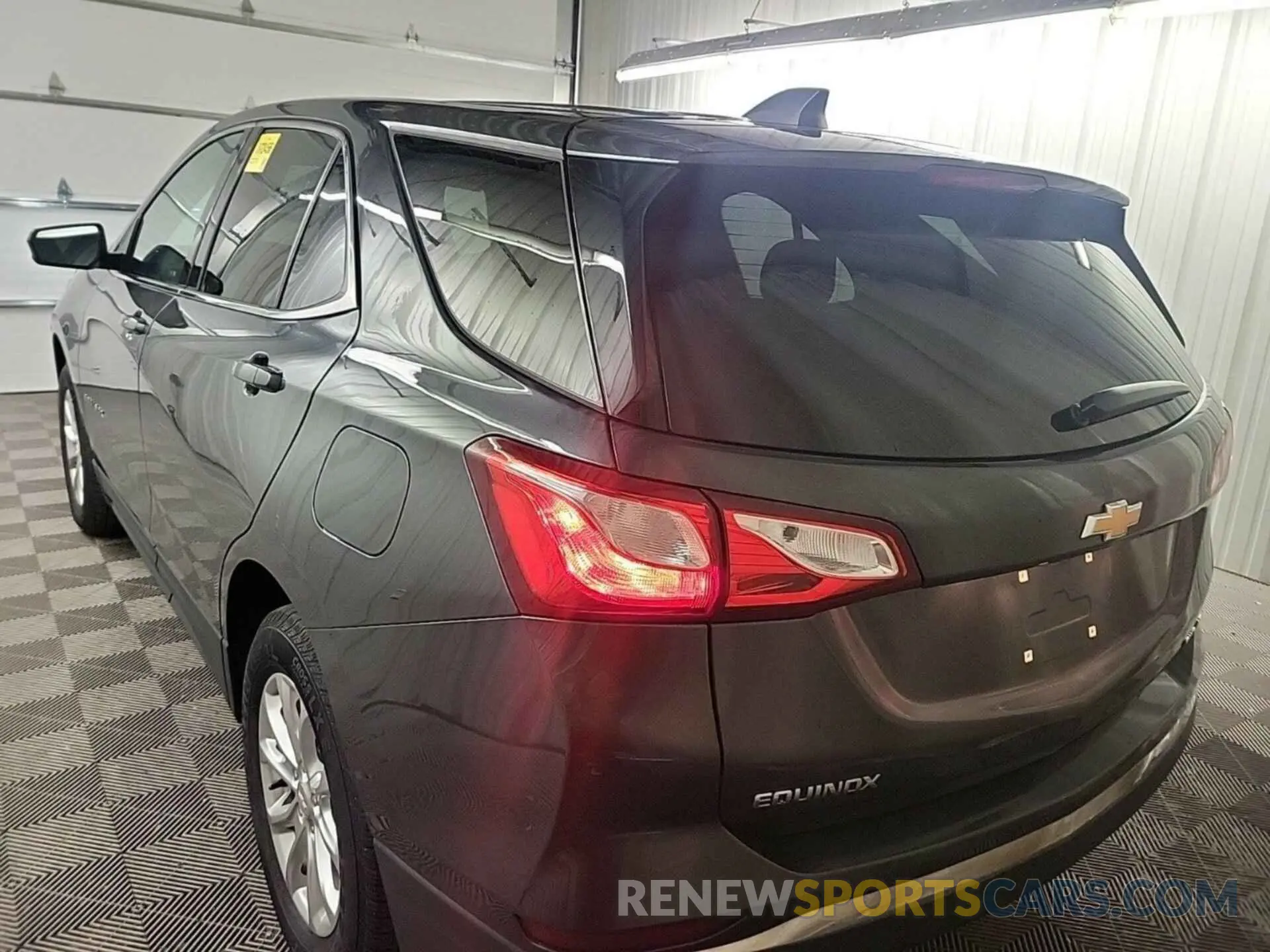 33 Photograph of a damaged car 2GNAXTEV2L6262790 CHEVROLET EQUINOX 2020