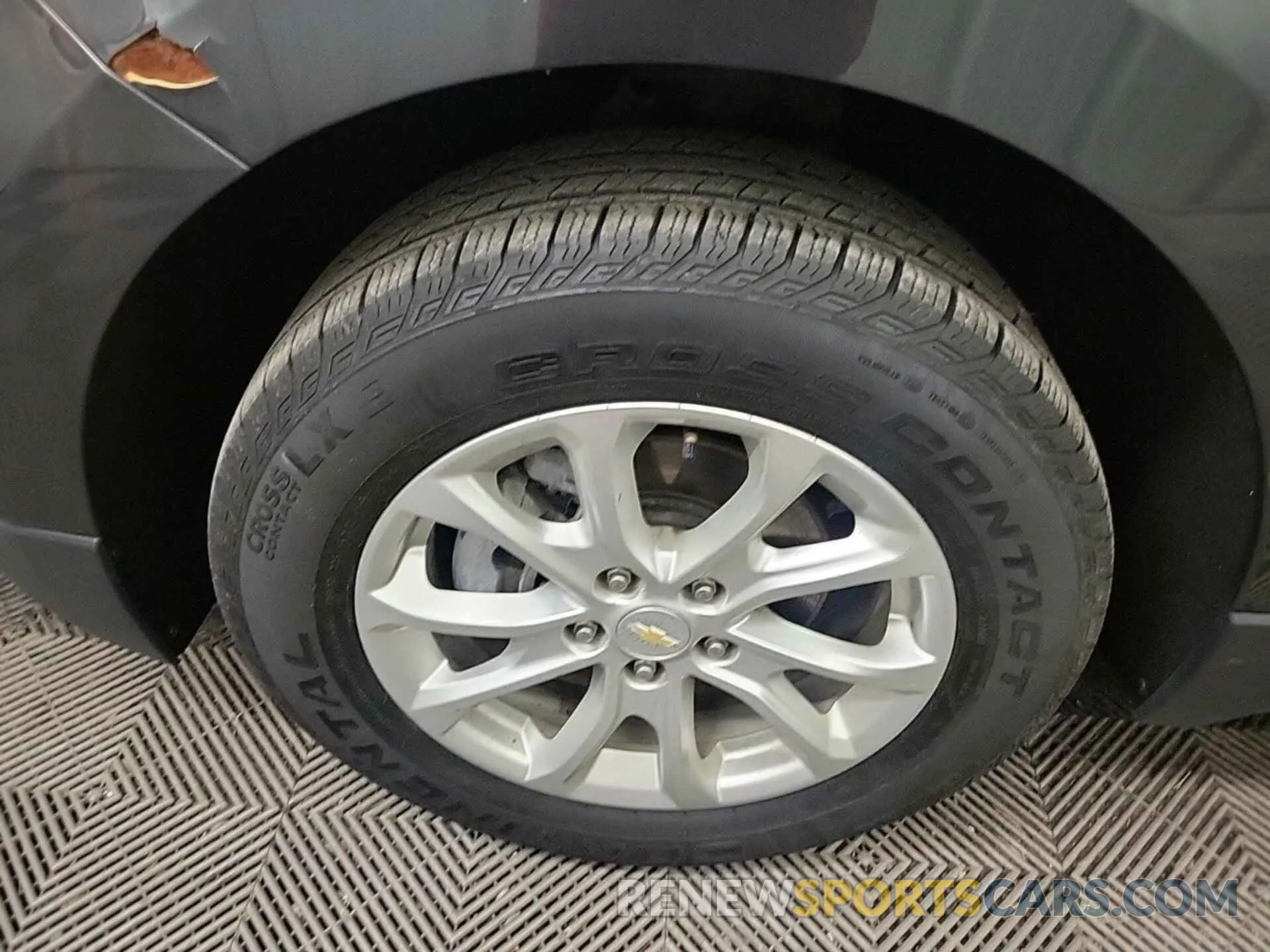 37 Photograph of a damaged car 2GNAXTEV2L6262790 CHEVROLET EQUINOX 2020