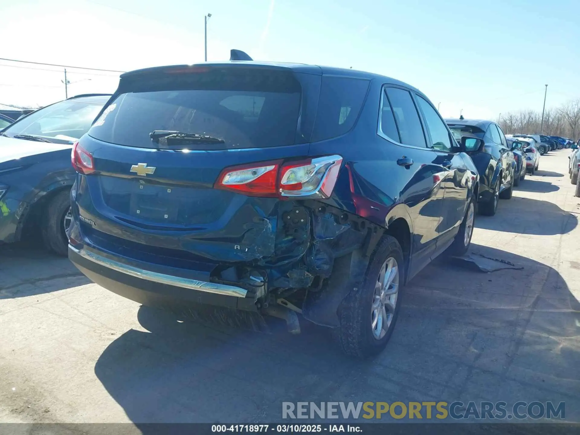 4 Photograph of a damaged car 2GNAXTEV3L6134123 CHEVROLET EQUINOX 2020