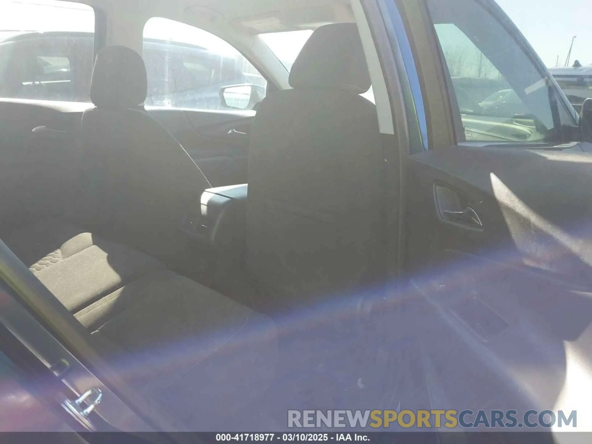 8 Photograph of a damaged car 2GNAXTEV3L6134123 CHEVROLET EQUINOX 2020
