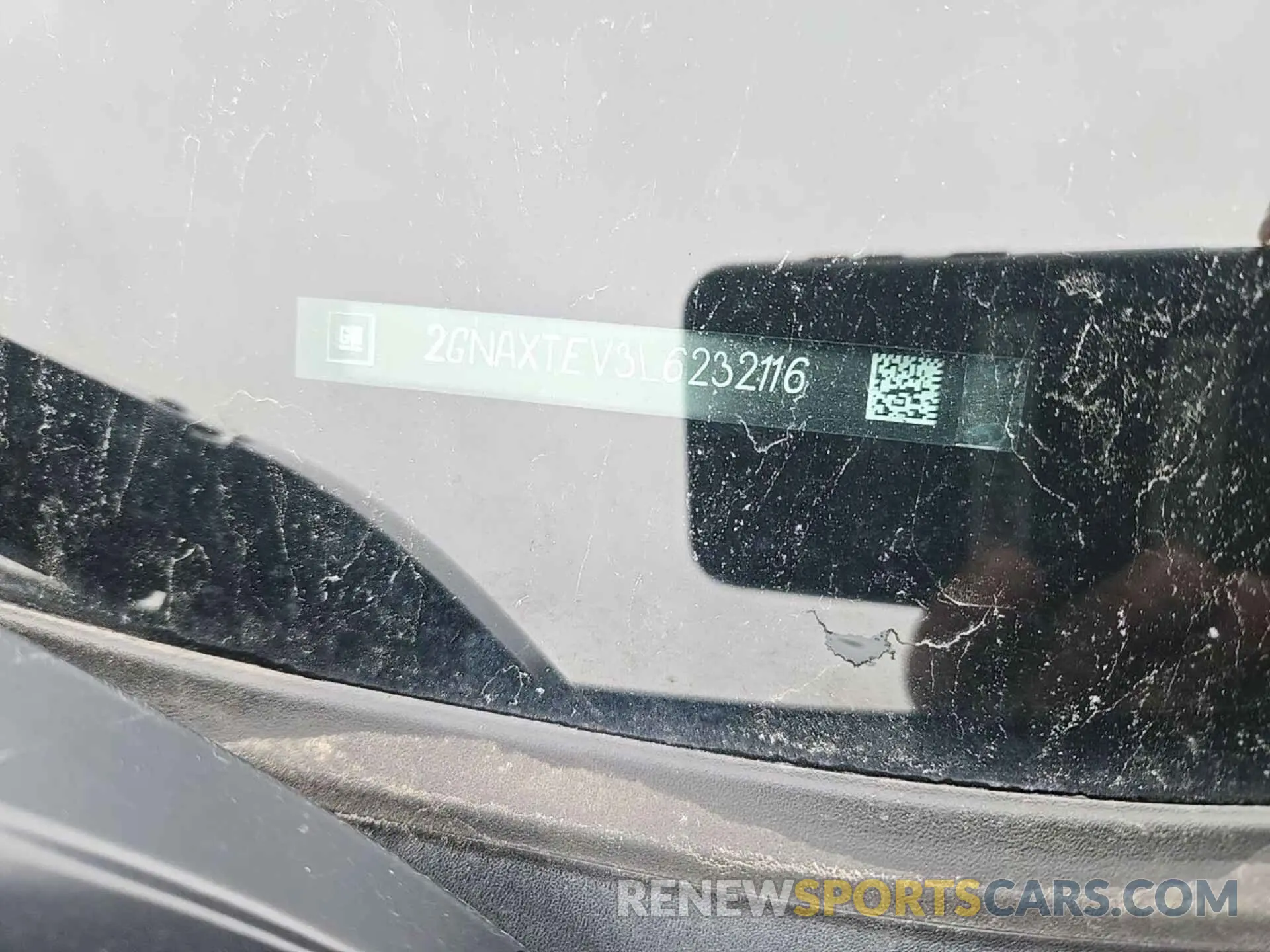 8 Photograph of a damaged car 2GNAXTEV3L6232116 CHEVROLET EQUINOX 2020