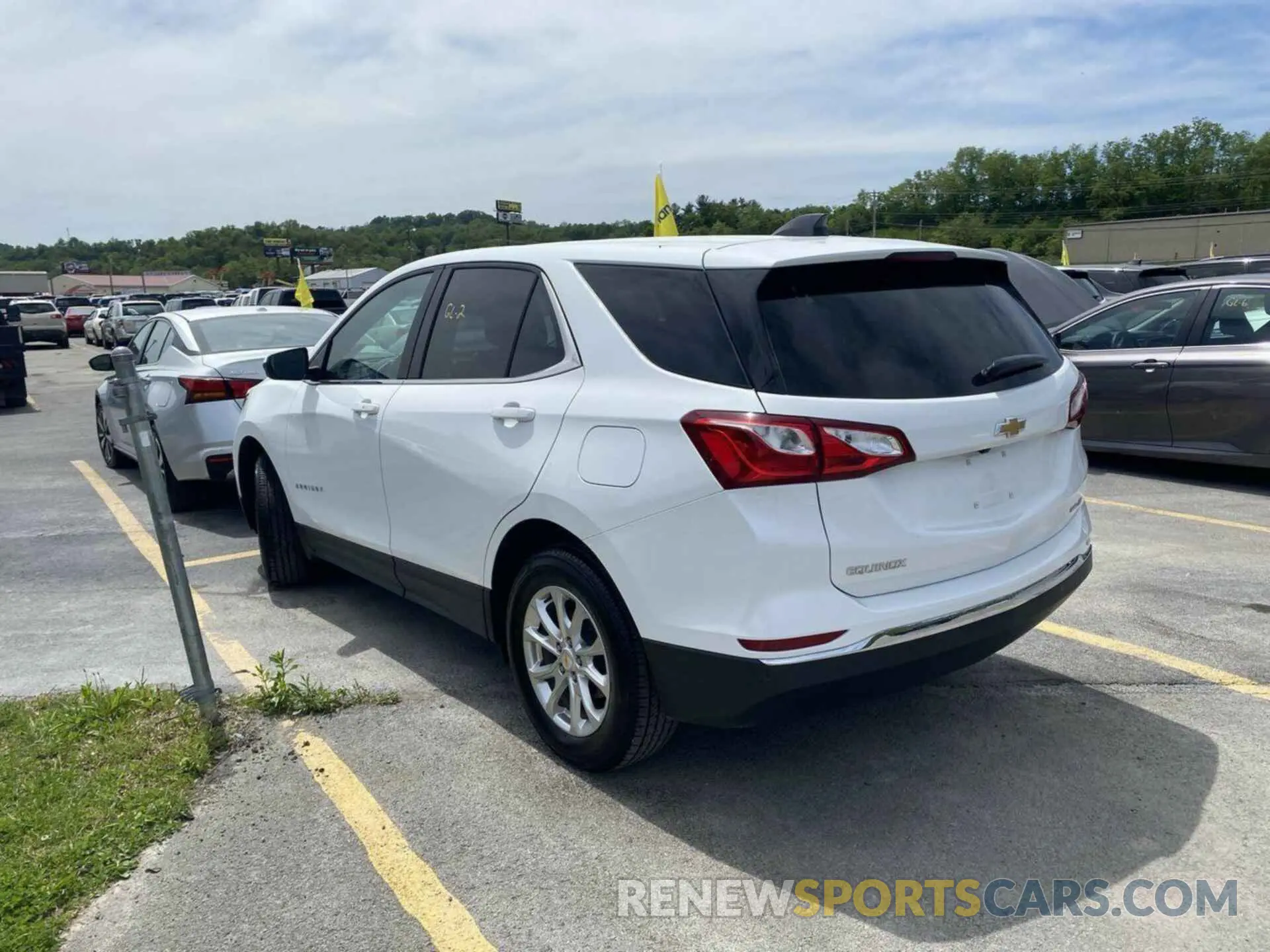 8 Photograph of a damaged car 2GNAXTEV3L6241818 CHEVROLET EQUINOX 2020