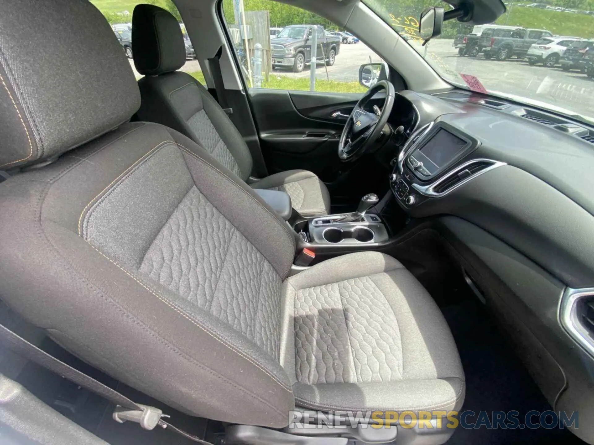9 Photograph of a damaged car 2GNAXTEV3L6241818 CHEVROLET EQUINOX 2020