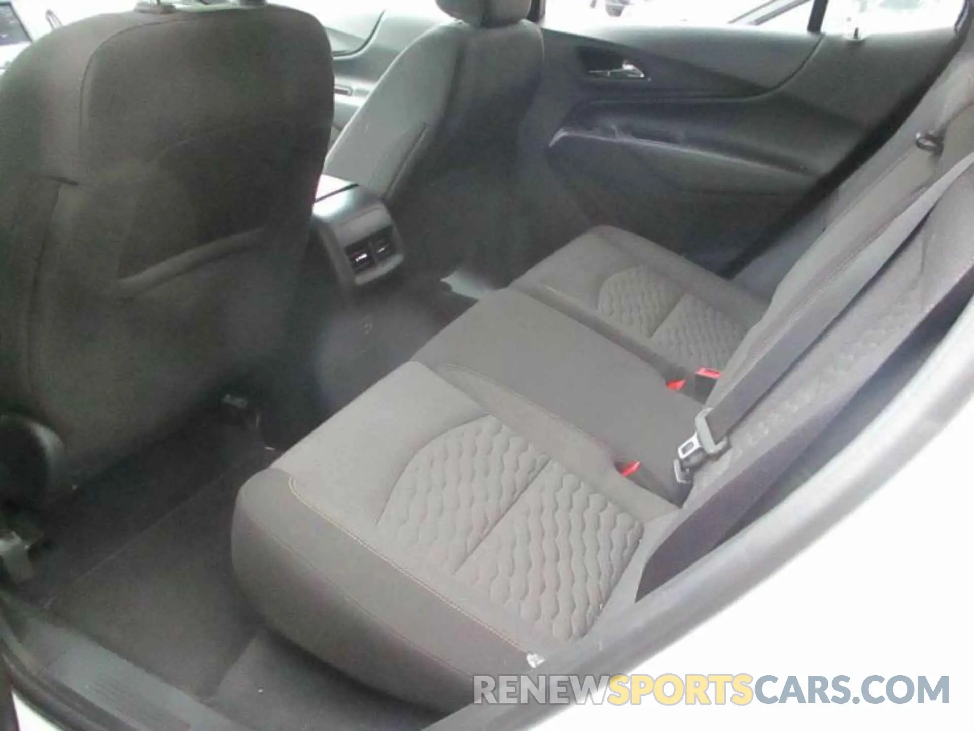 19 Photograph of a damaged car 2GNAXTEV3L6244010 CHEVROLET EQUINOX 2020