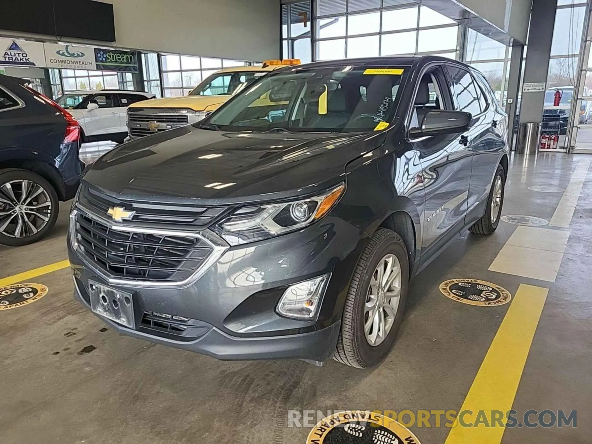 17 Photograph of a damaged car 2GNAXTEV4L6153604 CHEVROLET EQUINOX 2020