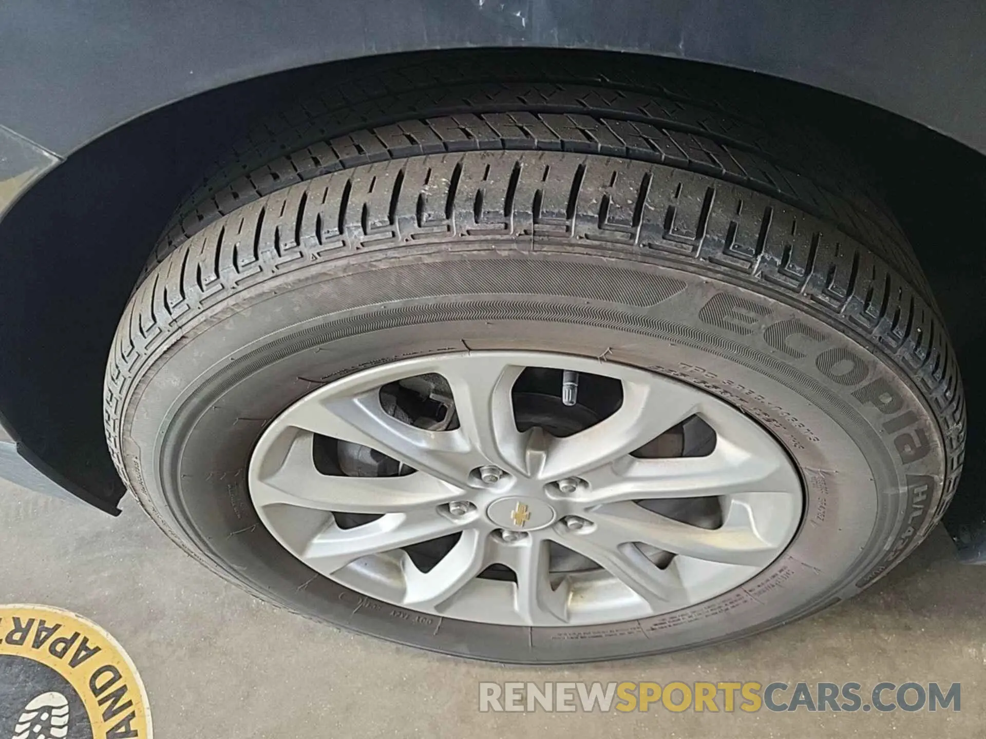 2 Photograph of a damaged car 2GNAXTEV4L6153604 CHEVROLET EQUINOX 2020