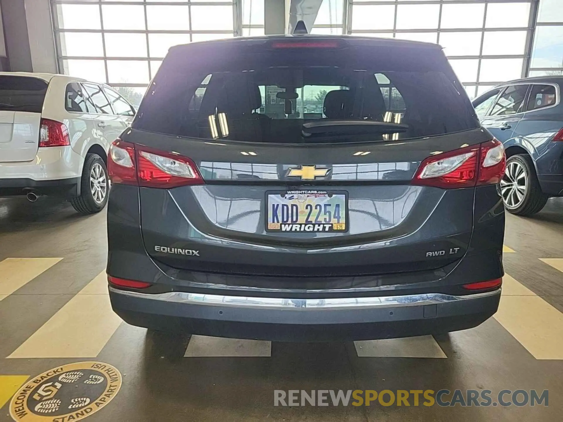 9 Photograph of a damaged car 2GNAXTEV4L6153604 CHEVROLET EQUINOX 2020