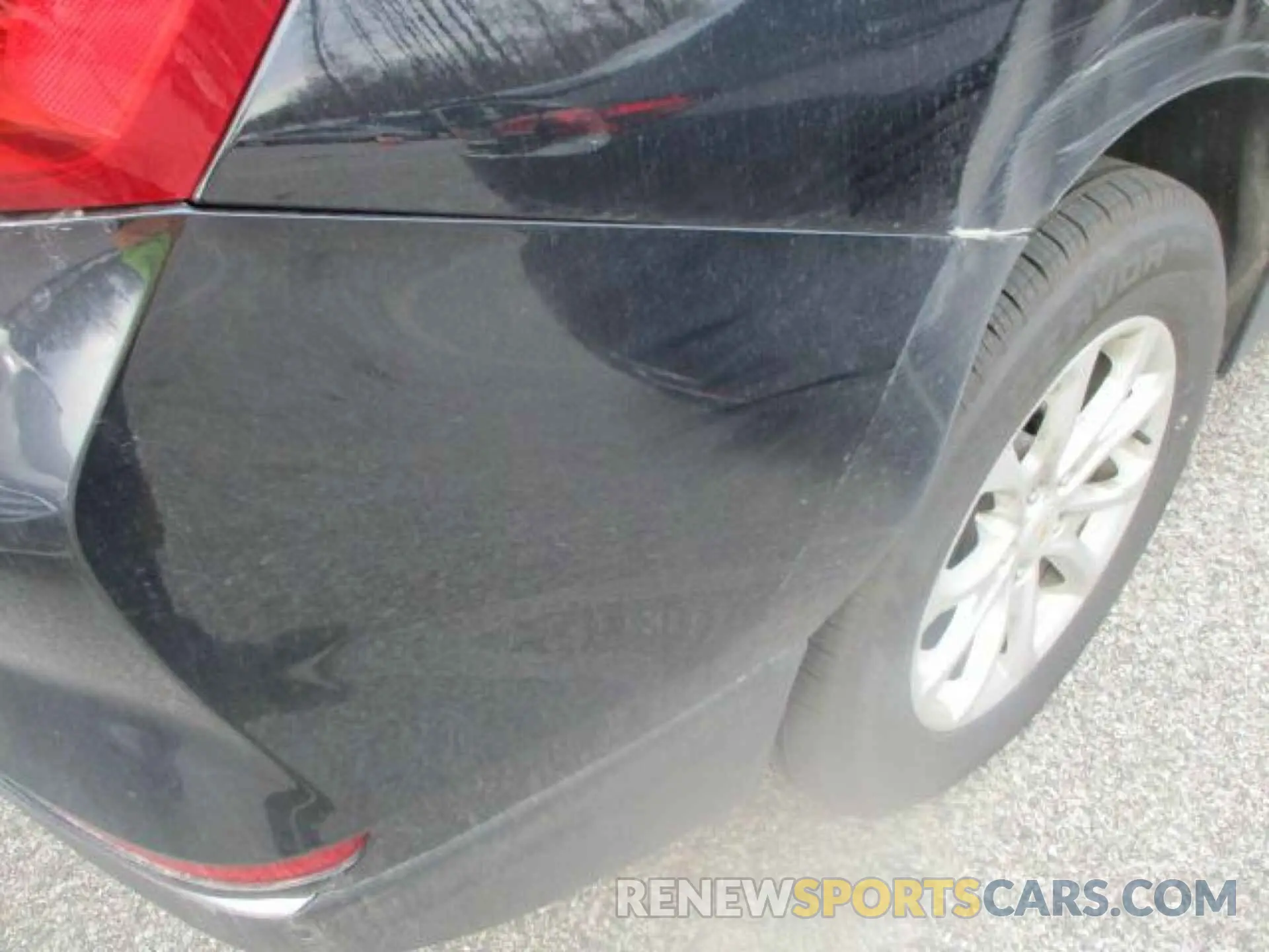 27 Photograph of a damaged car 2GNAXTEV4L6156518 CHEVROLET EQUINOX 2020