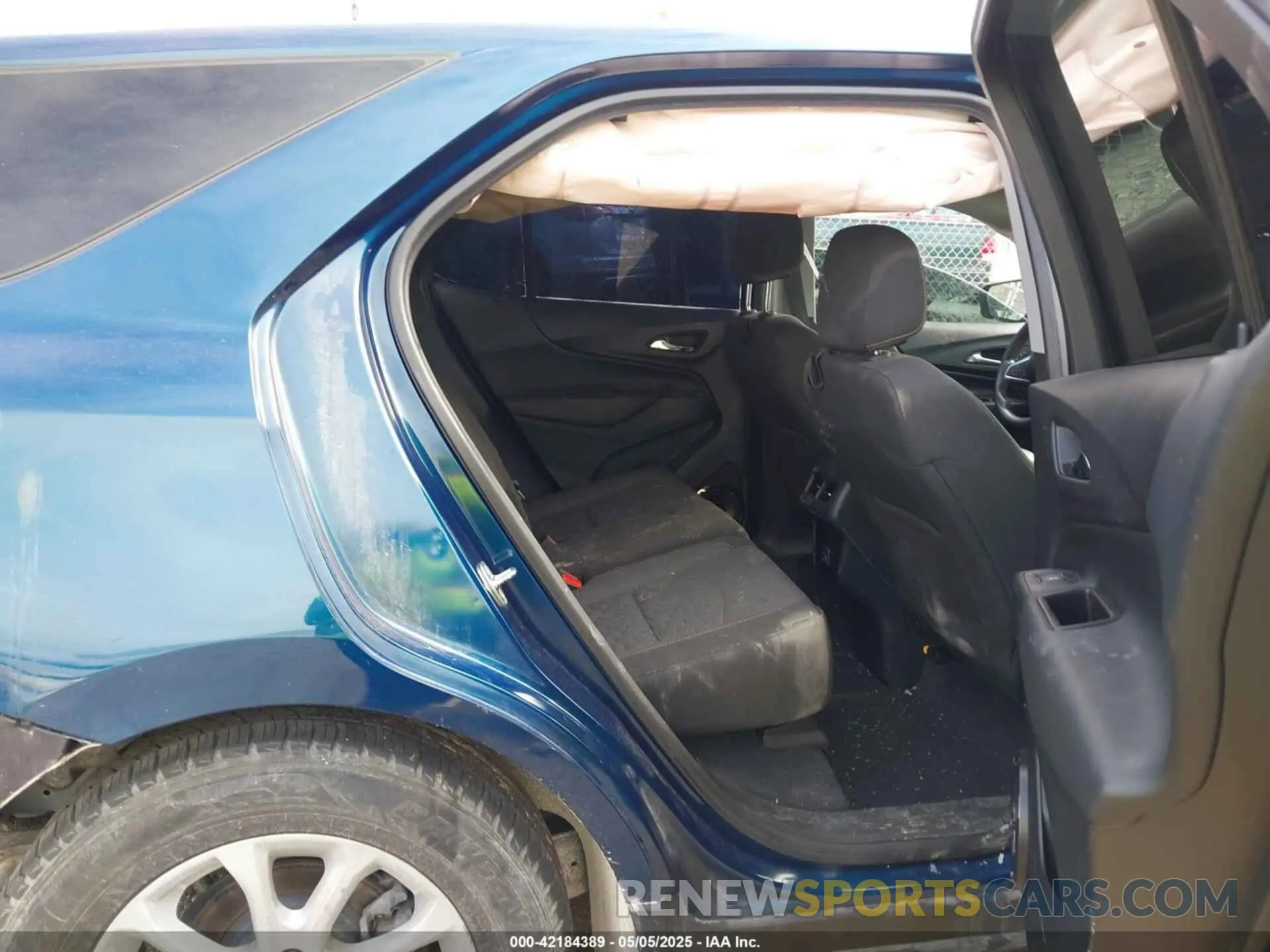8 Photograph of a damaged car 2GNAXTEV4L6172959 CHEVROLET EQUINOX 2020