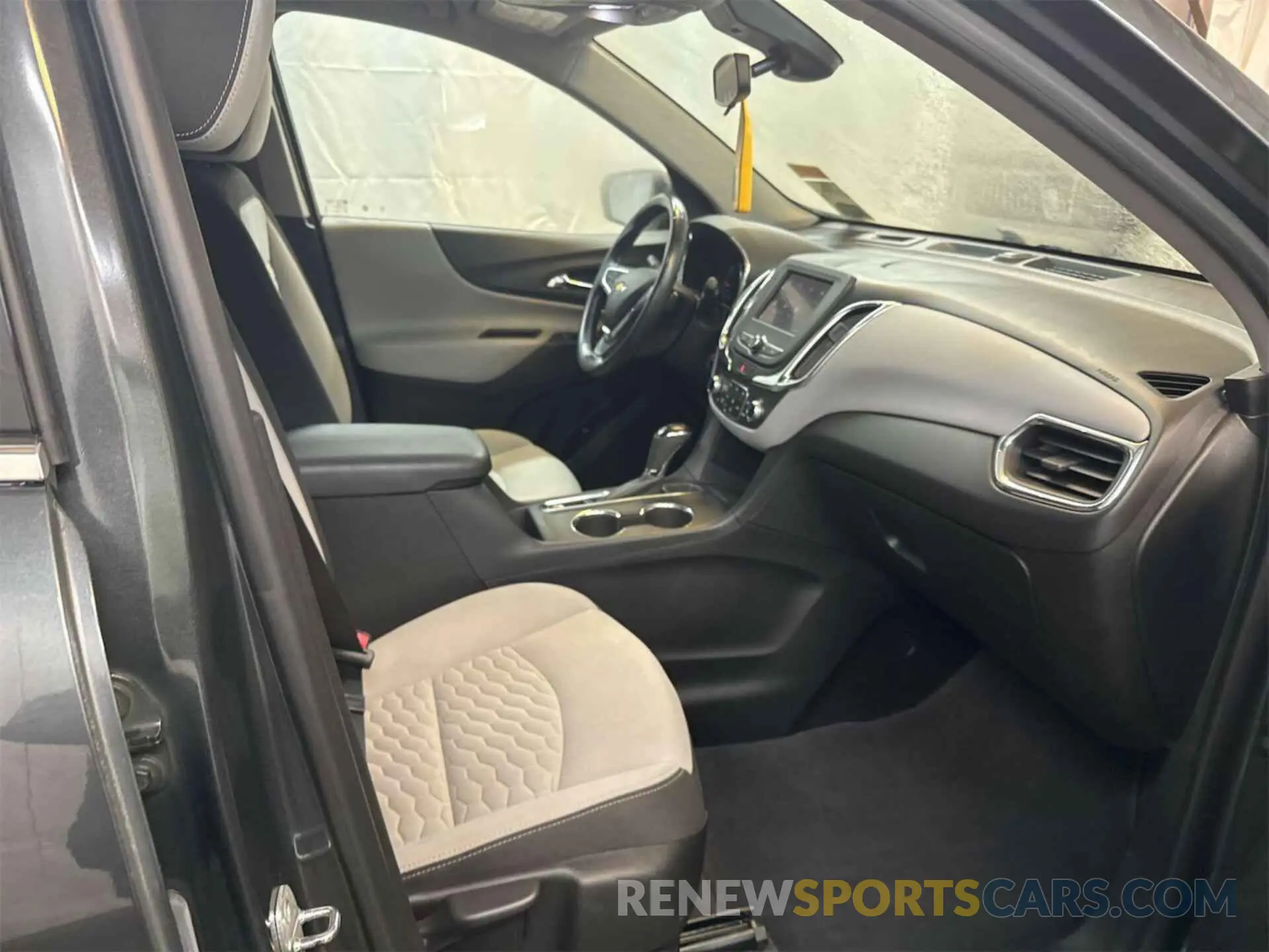 15 Photograph of a damaged car 2GNAXTEV4L6233100 CHEVROLET EQUINOX 2020