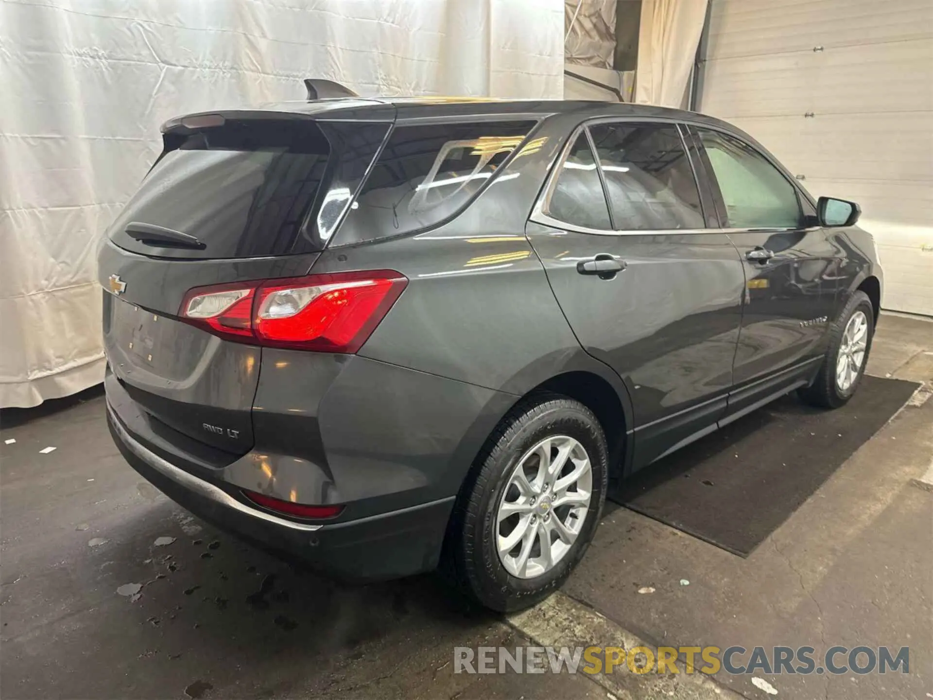 28 Photograph of a damaged car 2GNAXTEV4L6233100 CHEVROLET EQUINOX 2020