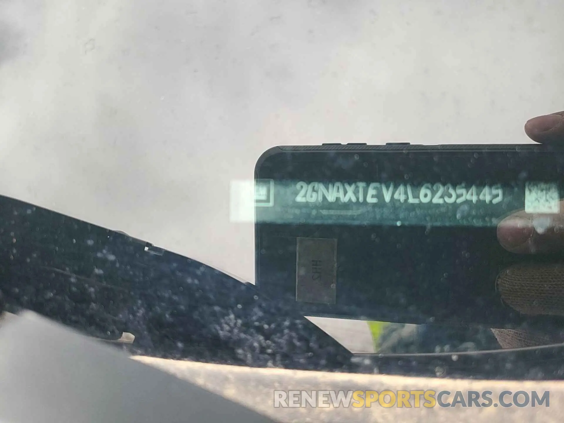 21 Photograph of a damaged car 2GNAXTEV4L6235445 CHEVROLET EQUINOX 2020