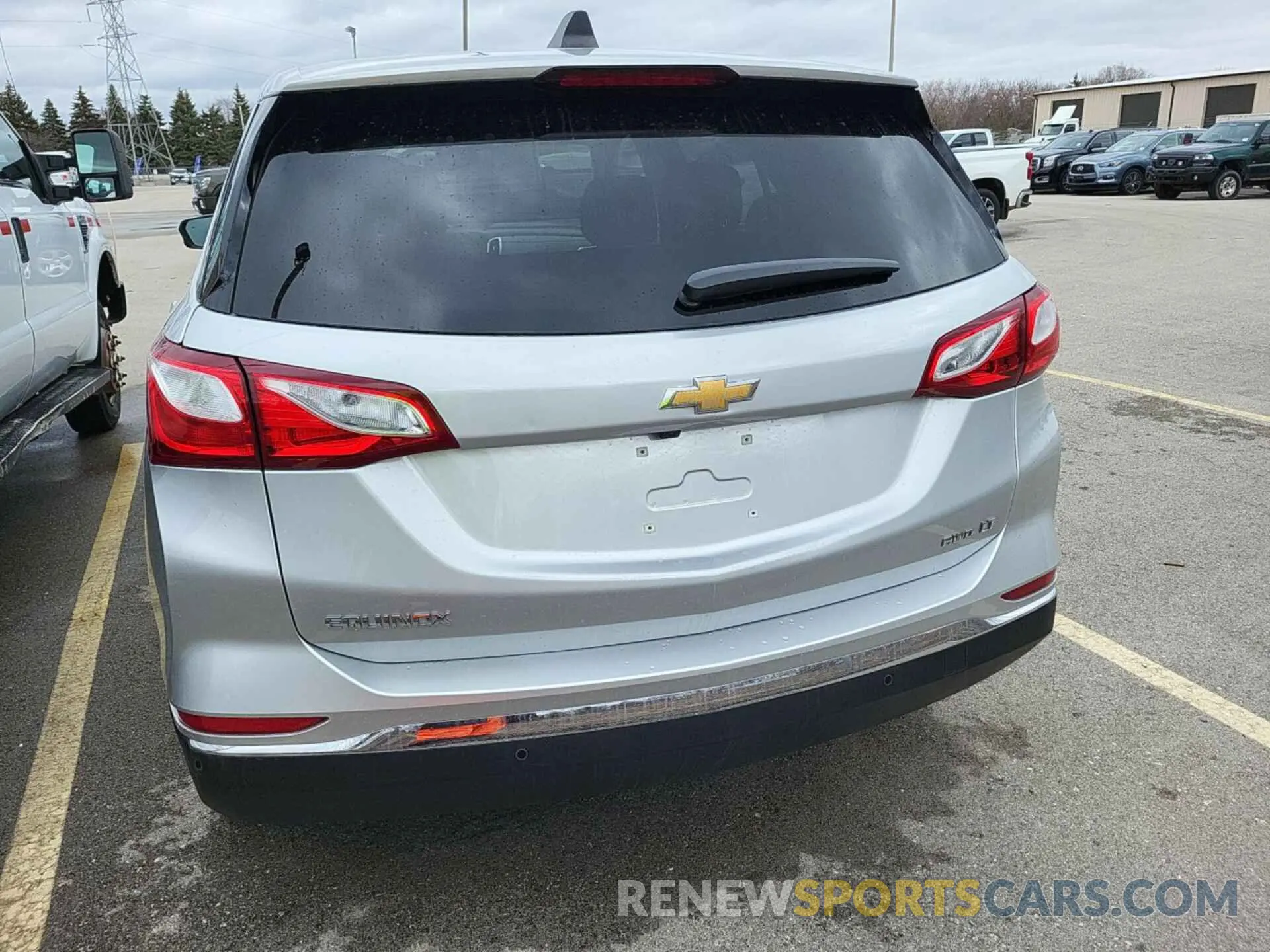 5 Photograph of a damaged car 2GNAXTEV4L6235445 CHEVROLET EQUINOX 2020