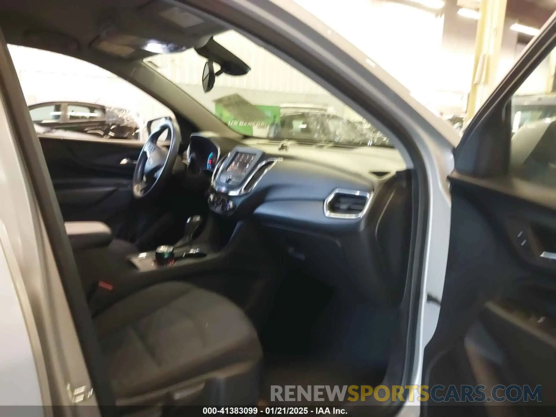 5 Photograph of a damaged car 2GNAXTEV4L6252441 CHEVROLET EQUINOX 2020
